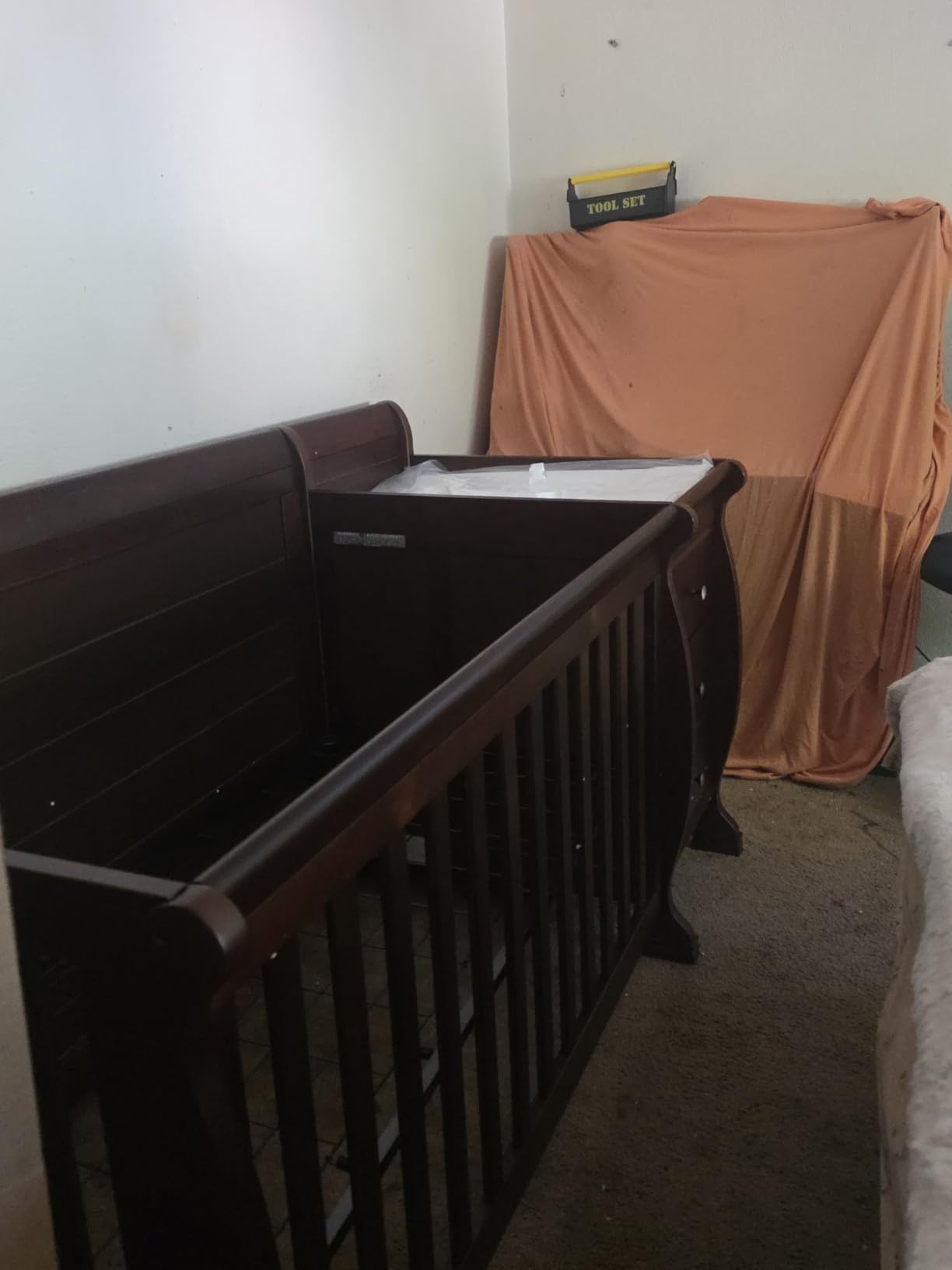 DaVinci Kalani 4-in-1 Convertible Baby Crib & Changing Table Combo - White customer photo 2