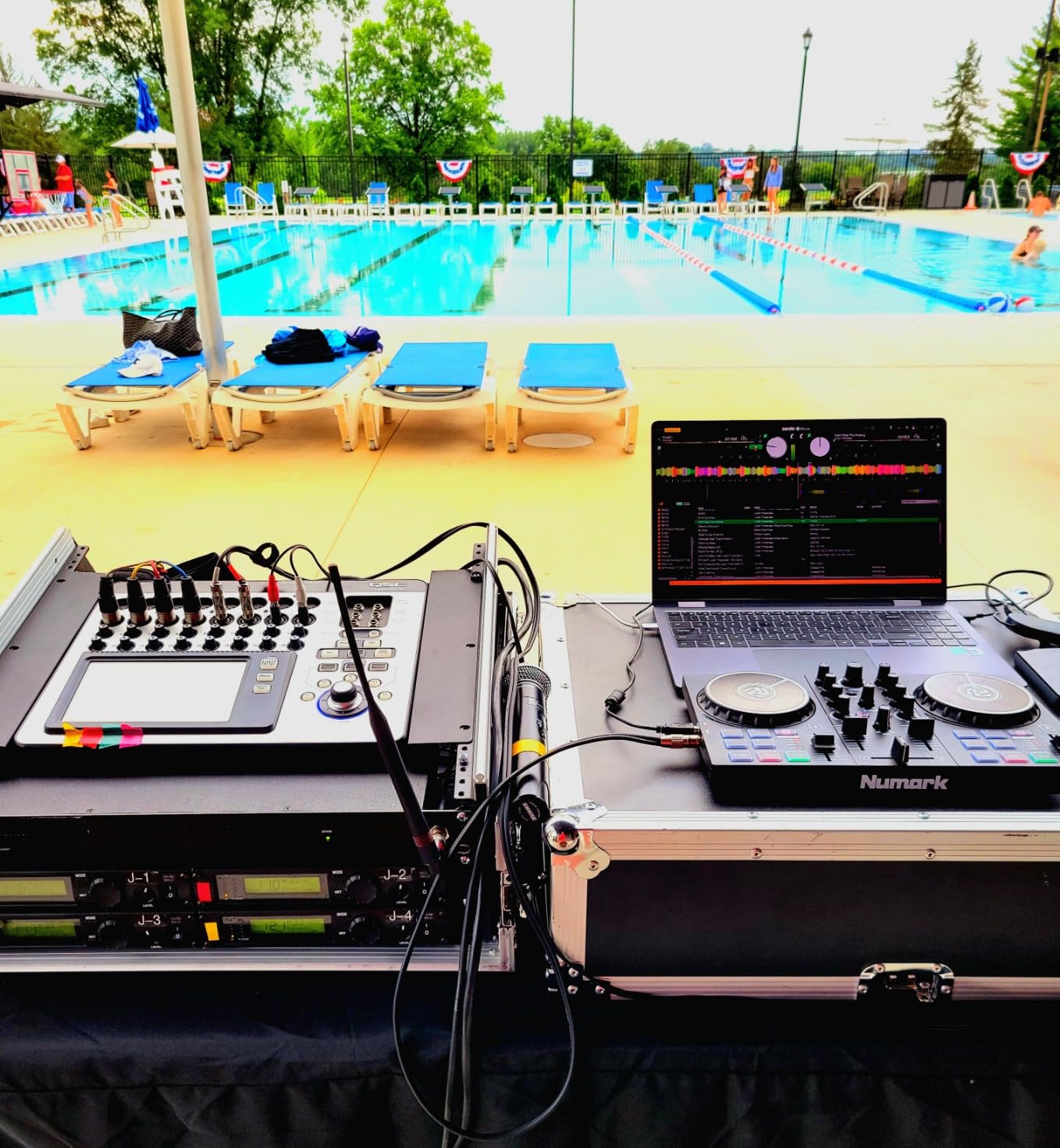 Numark Party Mix II DJ Controller with Lights, 2 Decks, Mixer, Audio Interface and Serato Lite customer photo 1