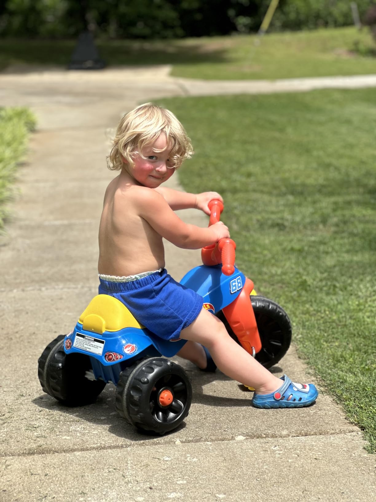 Fisher-Price Toddler Tricycle Hot Wheels Tough Trike, Toy Bike with Handlebar Grips & Storage for Outdoor Play Kids Ages 2+ Years customer photo 2