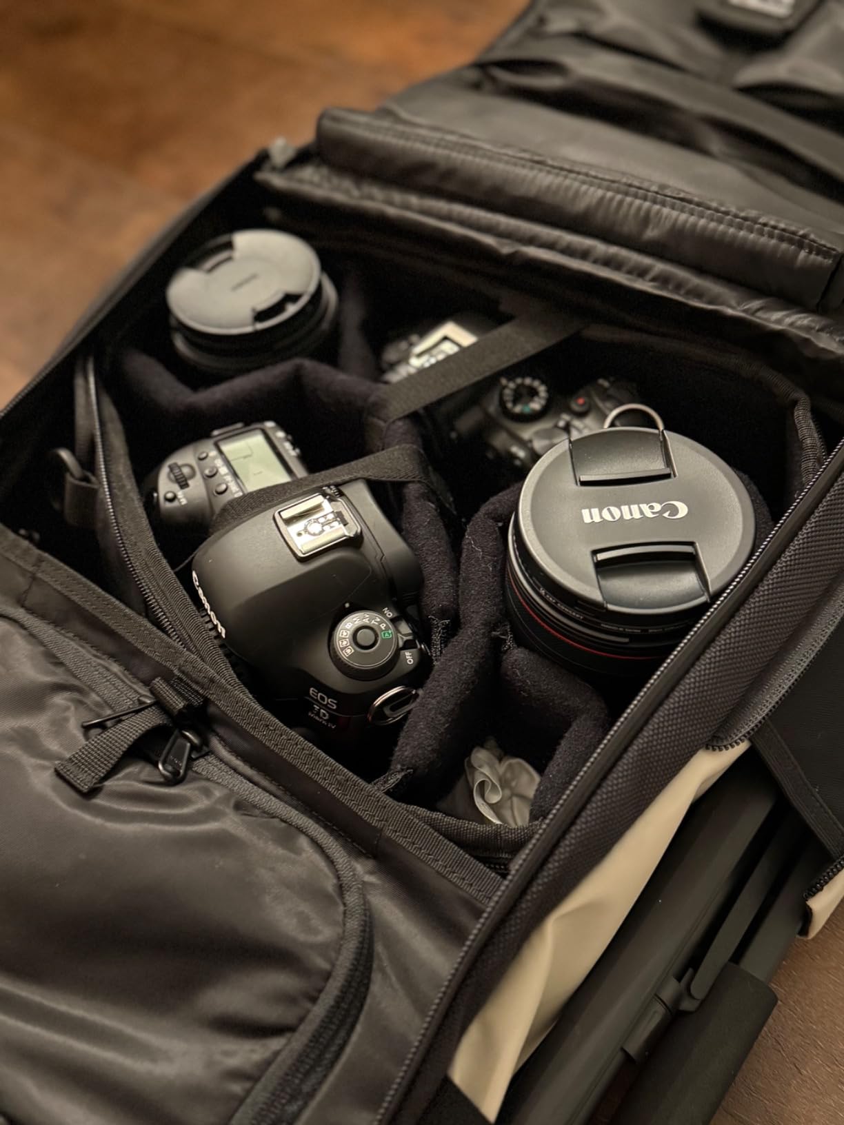 WANDRD PRVKE 31L Photography Bundle: Weather-Resistant Travel & Camera Backpack with Laptop Sleeve, Quick Side Access, Clamshell Opening customer photo 1