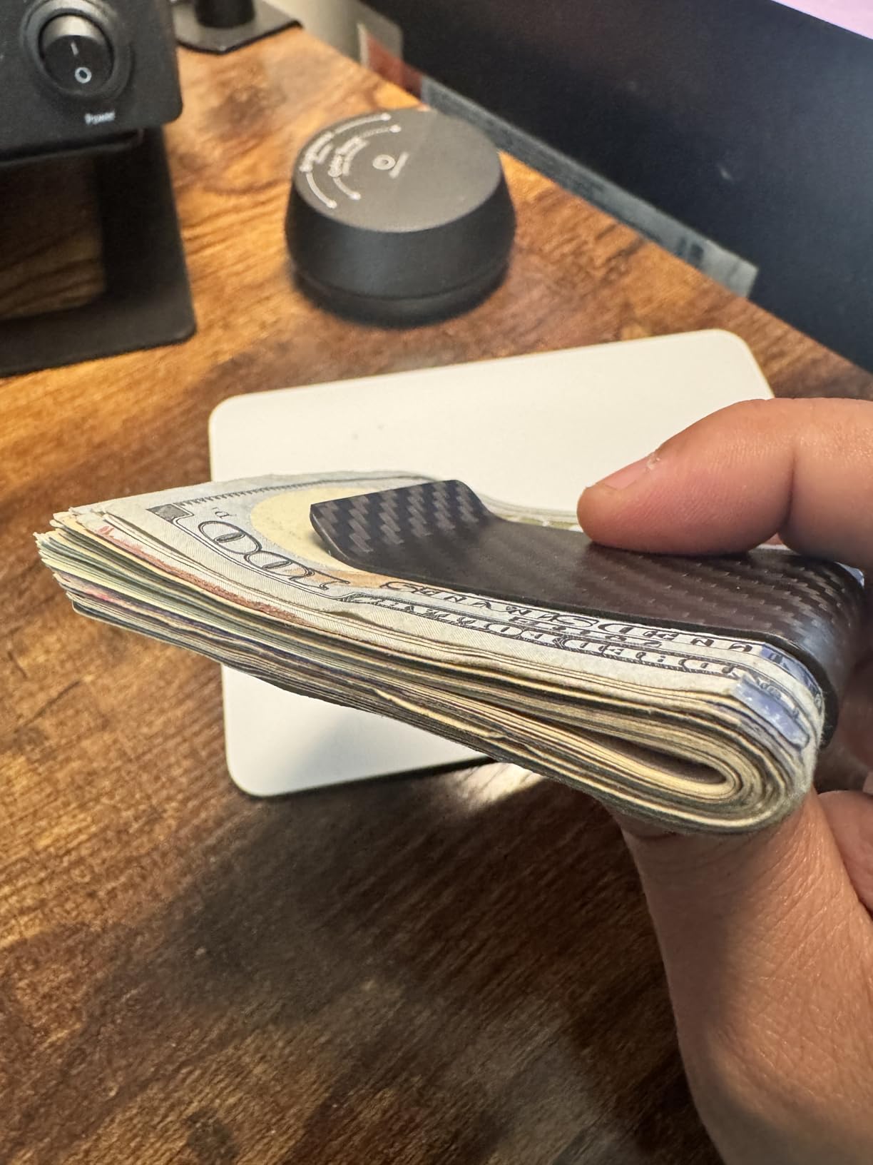 Carbon-Fiber-Money-Clip-for-Men, Minimalist-Money-Holder for Cash, High Elastic Carbon-Fiber-Wallet, Slim and Durable customer photo 1