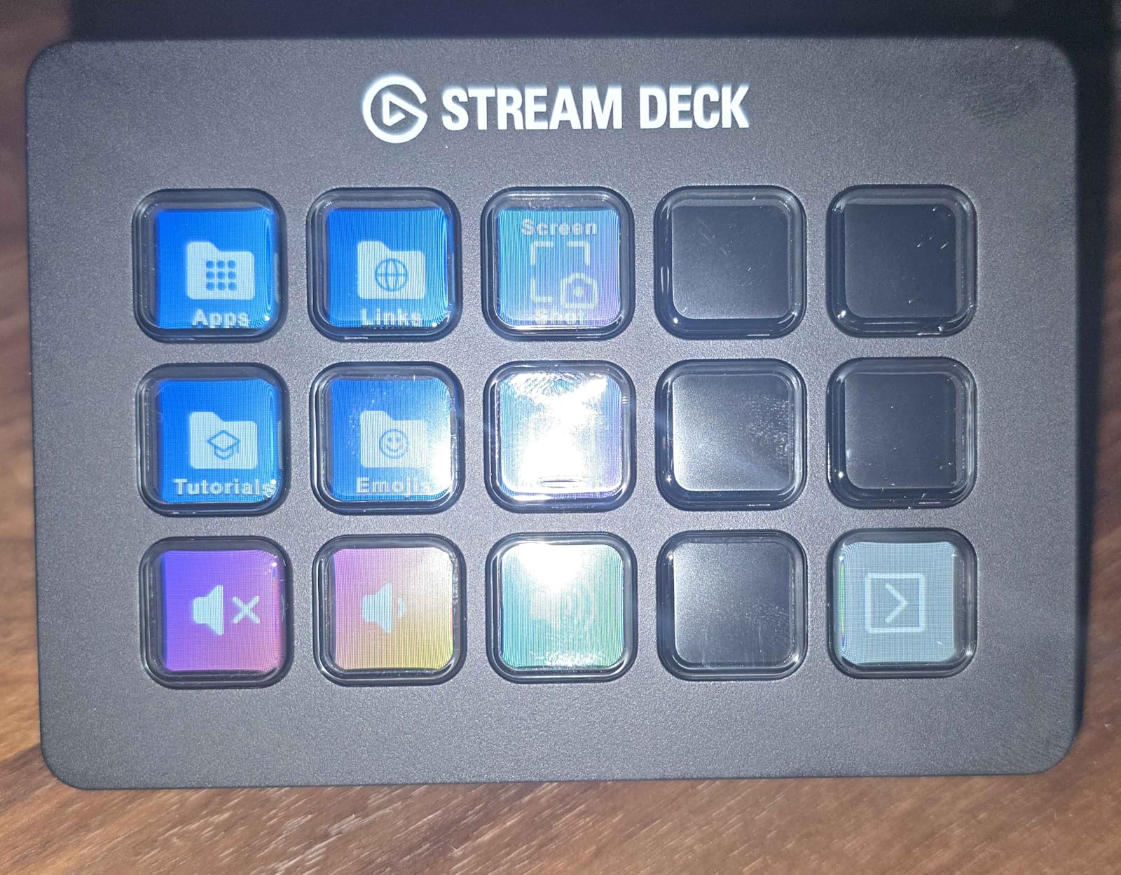 Elgato Stream Deck MK.2 - Studio Controller, 15 Macro Keys, Trigger Actions in OBS, Twitch, YouTube and More, USB, Works with Mac and PC customer photo 1