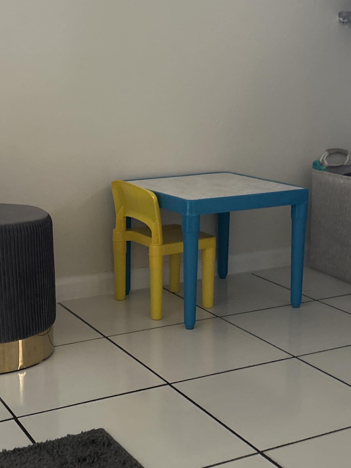 Humble Crew Kids Plastic Table and Chair Set, Toddler Activity Table with 2 Chairs, Lightweight Easy-Clean Kids Desk for Play, Snacks & Crafts, Indoor Outdoor Playroom Furniture, White/Grey customer photo 1