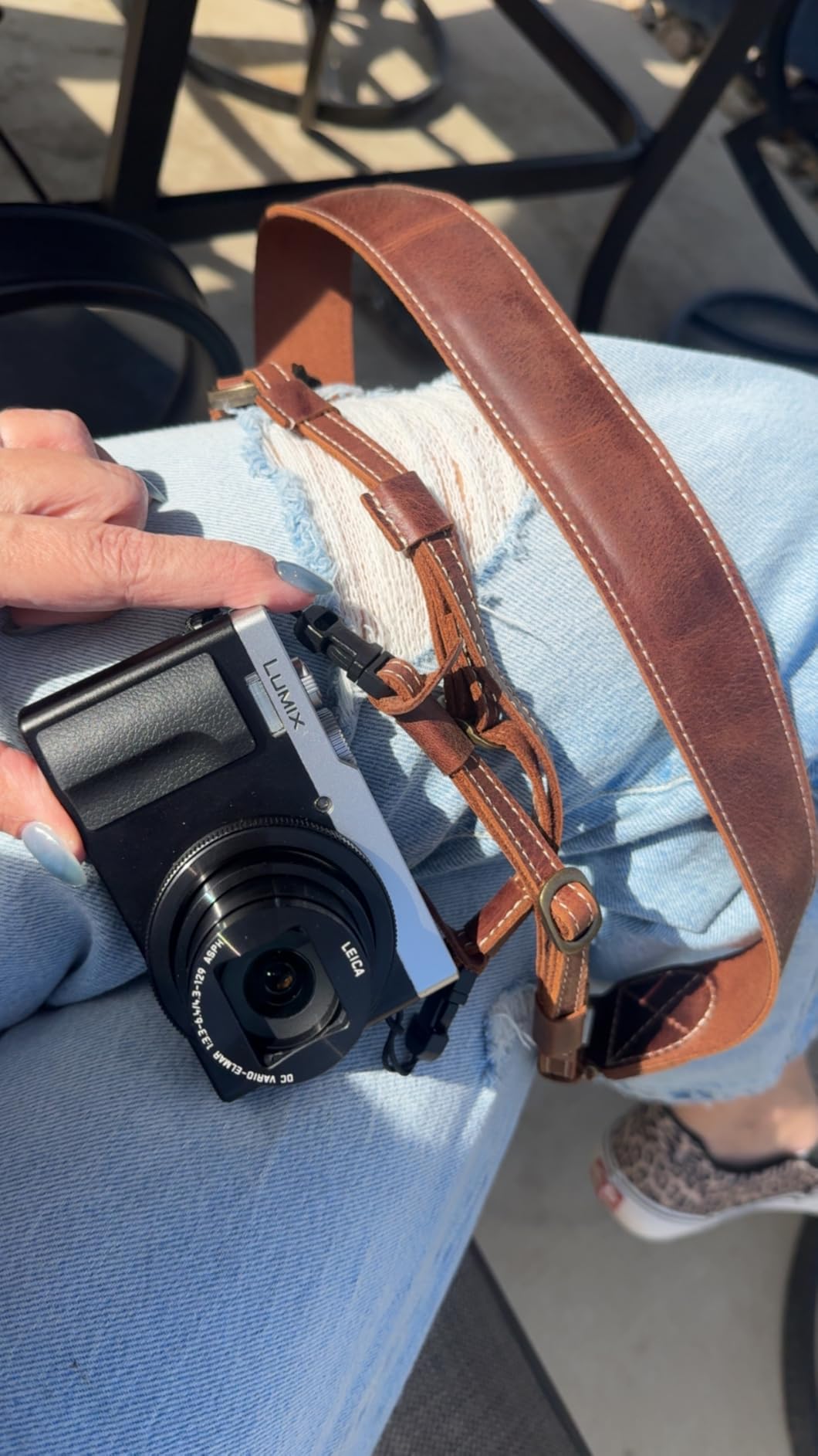 MegaGear SLR/DSLR Sierra Series Genuine Leather Camera Shoulder or Neck Strap customer photo 1