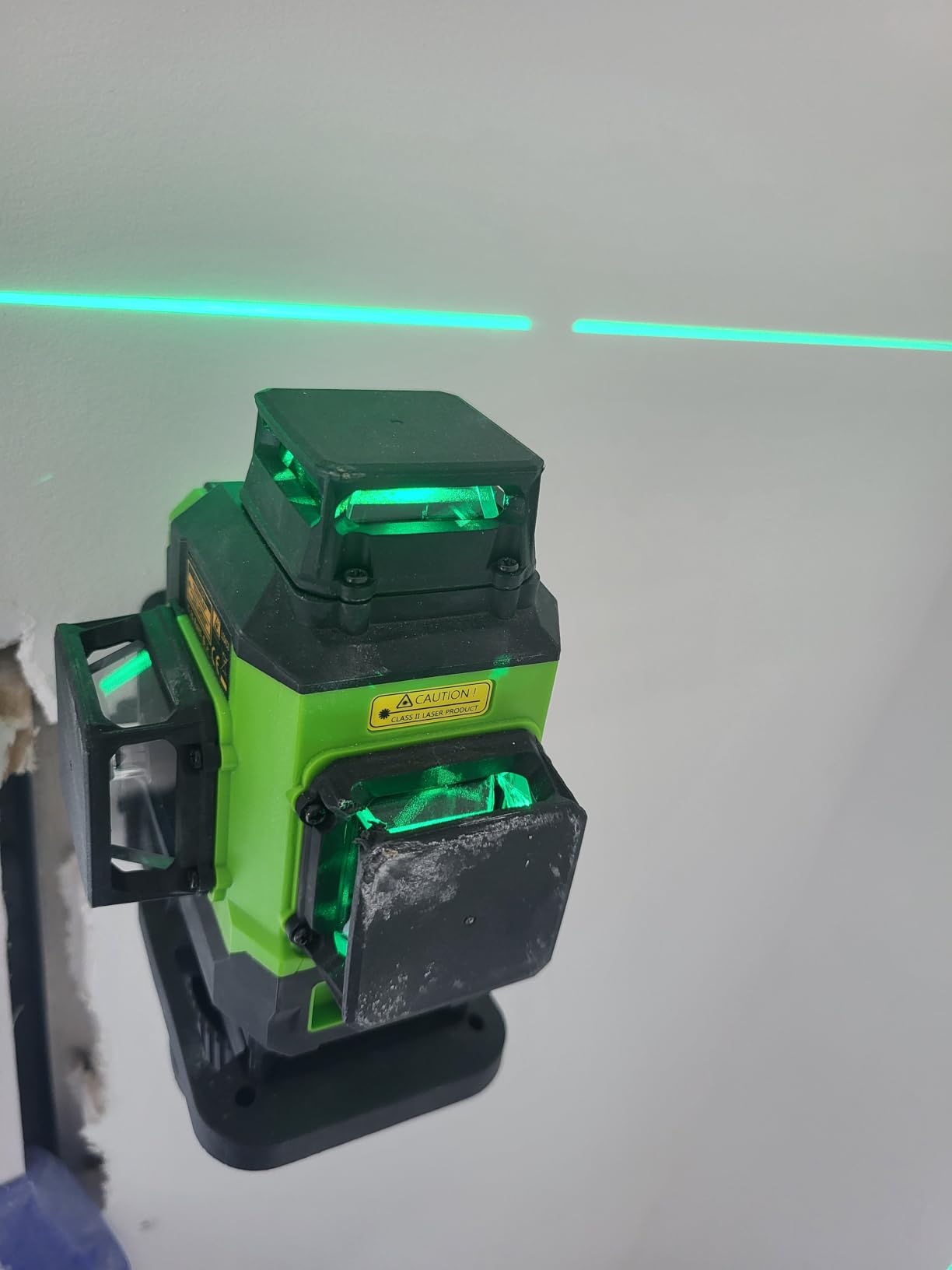 Huepar Laser Level 360 Self Leveling, Rechargeable Green Laser 4x360° Cross Line Lazer Leveler 4D Level Laser Tool for Construction with Two Li-ion Batteries, Magnetic Bracket &Hard Carry Case -LS04CG customer photo 1