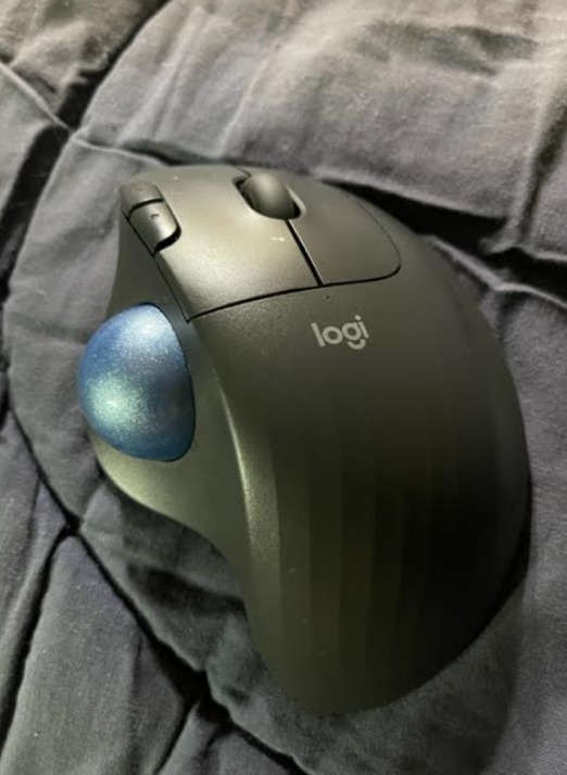 Logitech Ergo M575 Wireless Trackball for Business - Easy Thumb Control, Ergonomic Design, Secured Logi Bolt, Bluetooth, Globally Certified, Windows/Mac/Chrome/Linux - Graphite customer photo 1