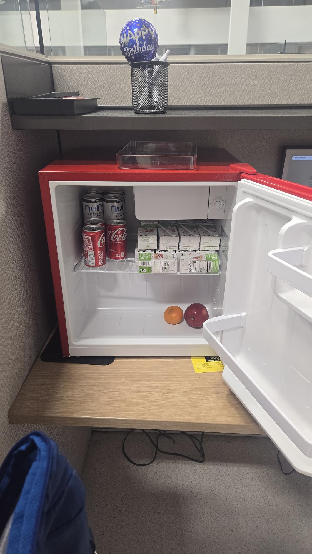 FRIGIDAIRE Black Retro Mini Refrigerator - Energy Saving - Adjustable Thermostat Control - Side Mounted Bottle Opener - Ideal for Dorm, Office, RV, Garage, Apartment 1.6 Cubic Feet customer photo 2