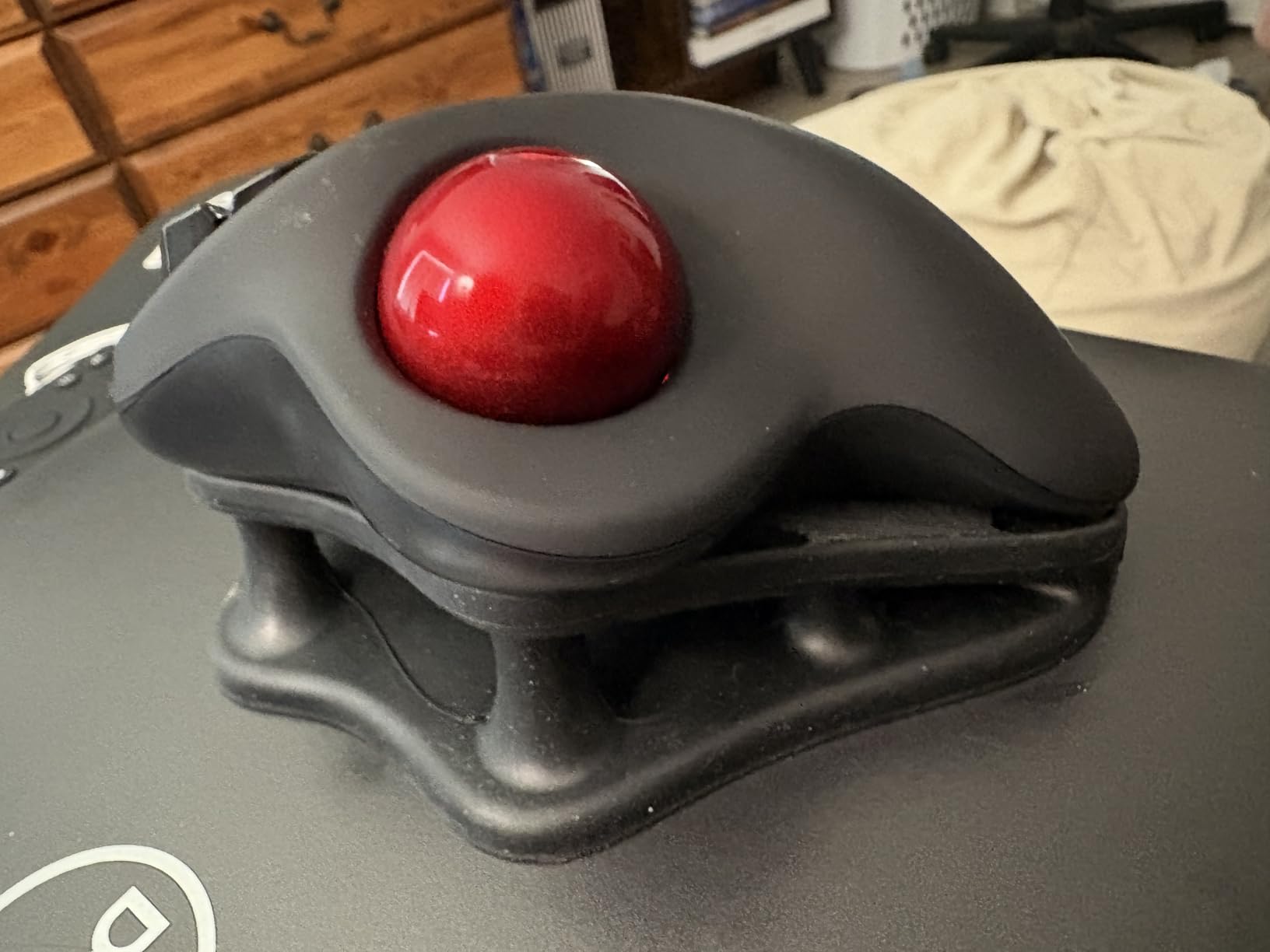 Nulea M501 Wireless Trackball Mouse, Rechargeable Ergonomic, Easy Thumb Control, Precise & Smooth Tracking, 3 Device Connection (Bluetooth or USB Receiver), Compatible for PC, Laptop, Mac, Windows. customer photo 1