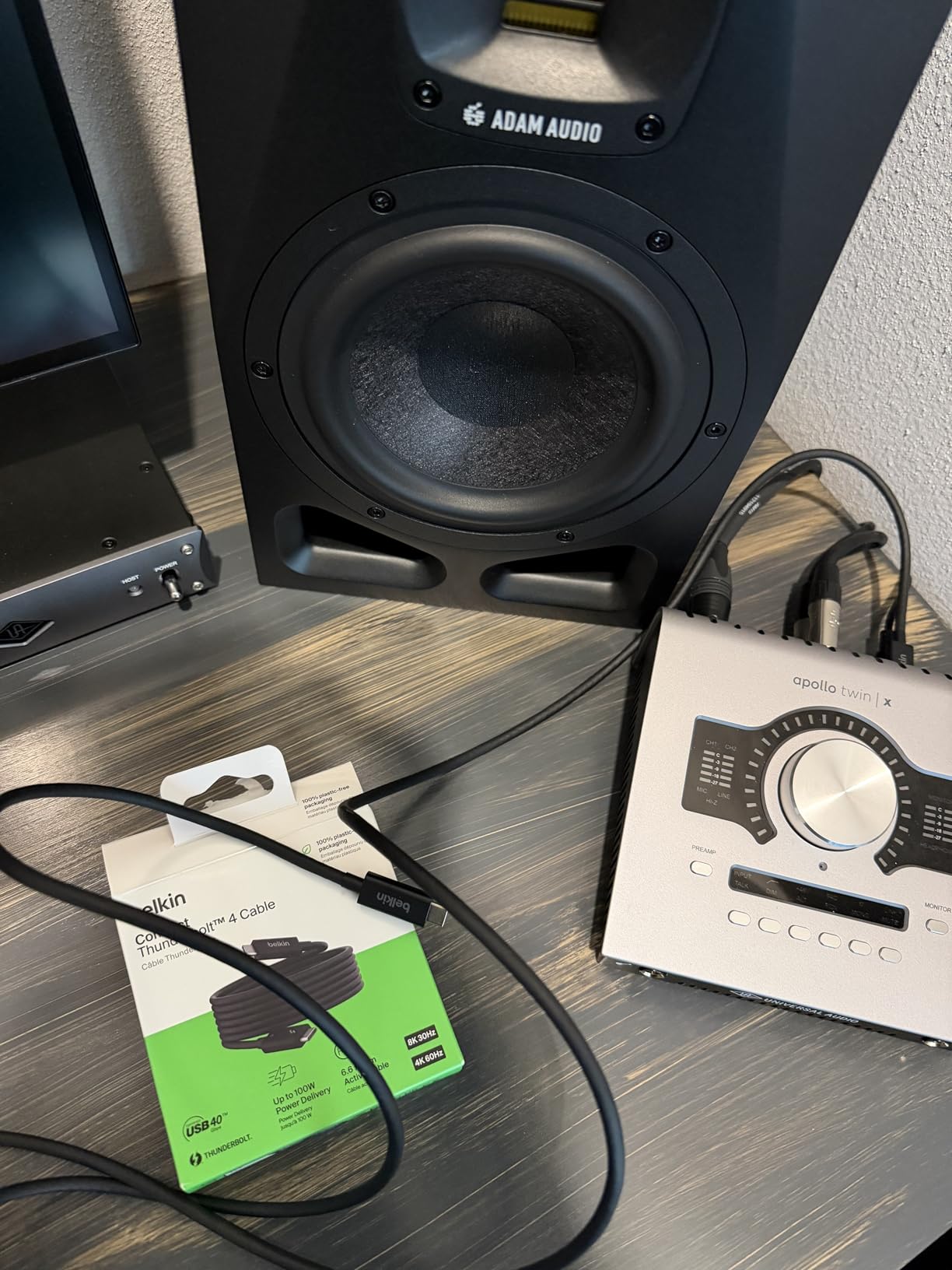 Belkin Thunderbolt 4 Cable (2M, 6.6ft Power Cable), USB-C to USB-C Cable w/ 100W Power Delivery, USB 4 Compliant, Compatible with Thunderbolt 3, MacBook Pro, eCPU, & More - Intel Thunderbolt Certified customer photo 1