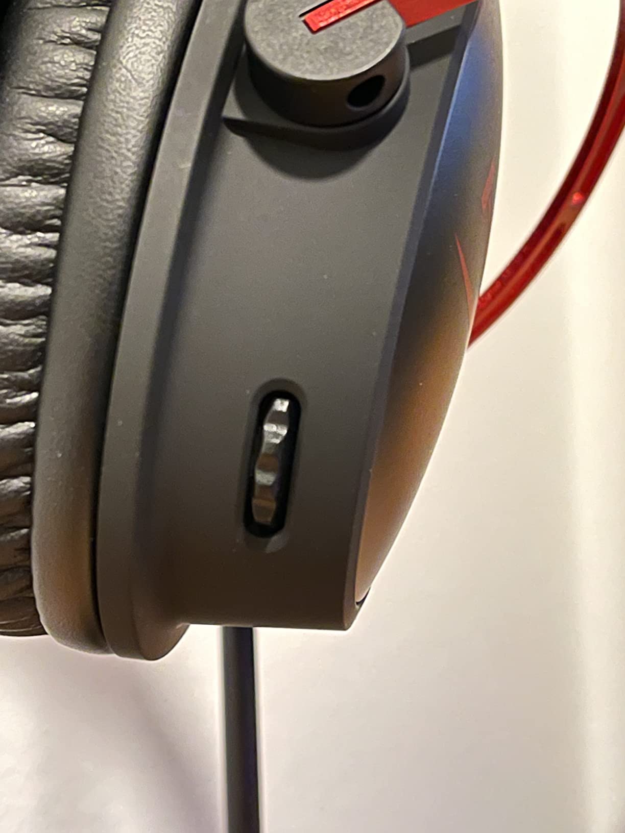 HyperX Cloud Alpha Wireless - Gaming Headset for PC, 300-hour battery life, DTS Headphone:X Spatial Audio, Memory foam, Dual Chamber Drivers, Noise-canceling mic - Red customer photo 2