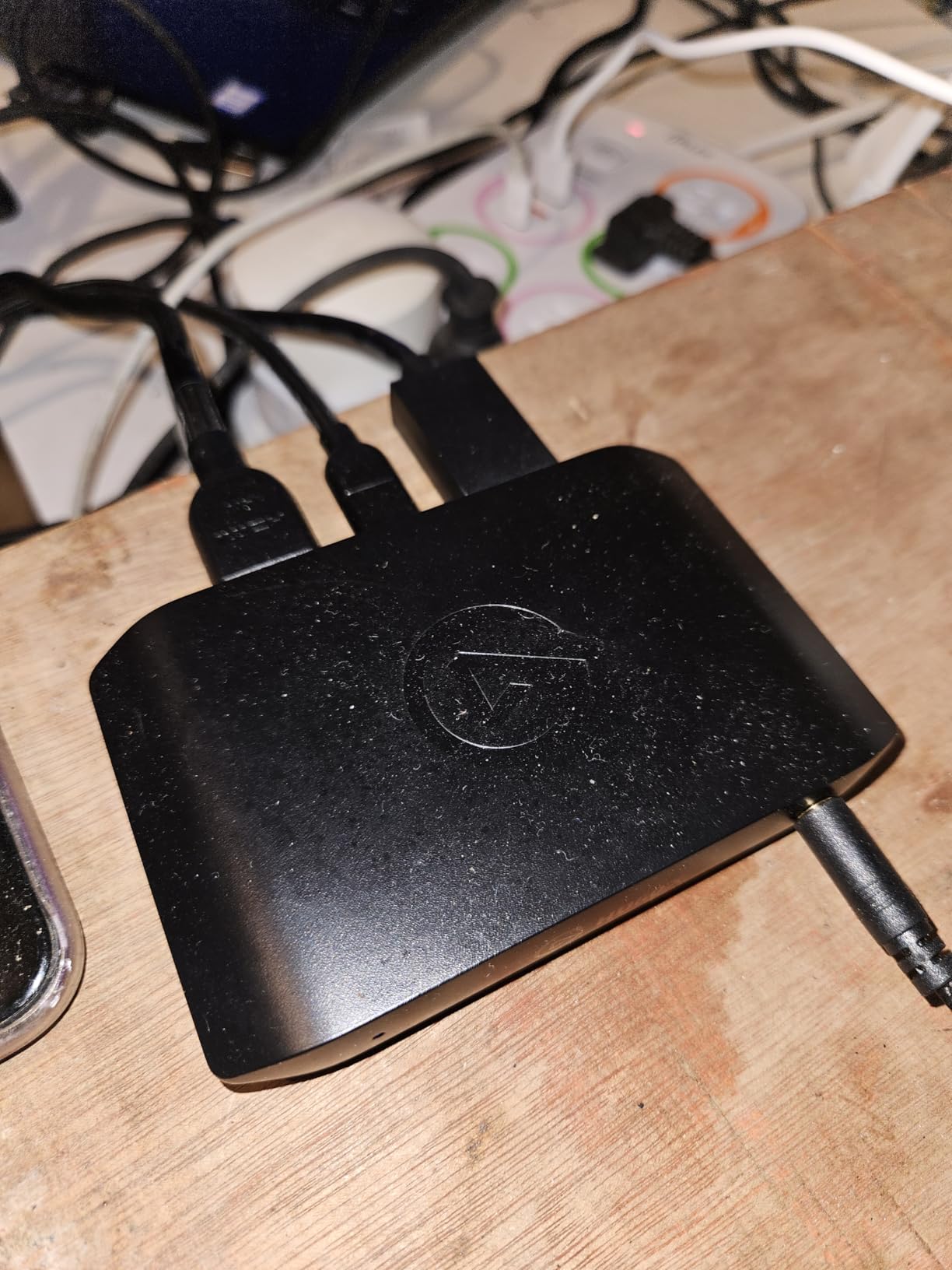 Elgato HD60 X - Stream and Record in 1080p60 HDR10 or 4K30 with Ultra-low Latency on PS5|Pro, PS4|Pro, Xbox Series X/S, Xbox One X|S, Nintendo Switch 2, in OBS and More, Works with PC and Mac customer photo 1