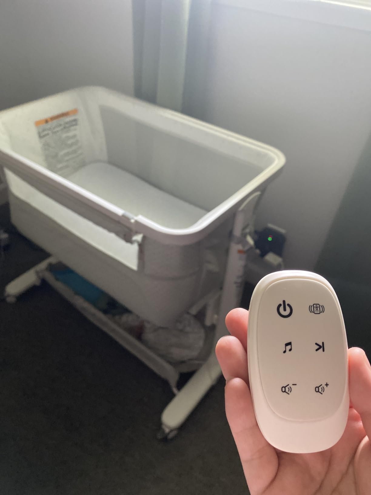 VaVaSoo Electric Rocking Bassinet for Baby 3 Speeds Automatic Bedside Sleeper Auto Rolling Newborn Cradle Rocks Itself 5 Height Adjustable with Music, Wheels, Storage, Grey & White customer photo 2