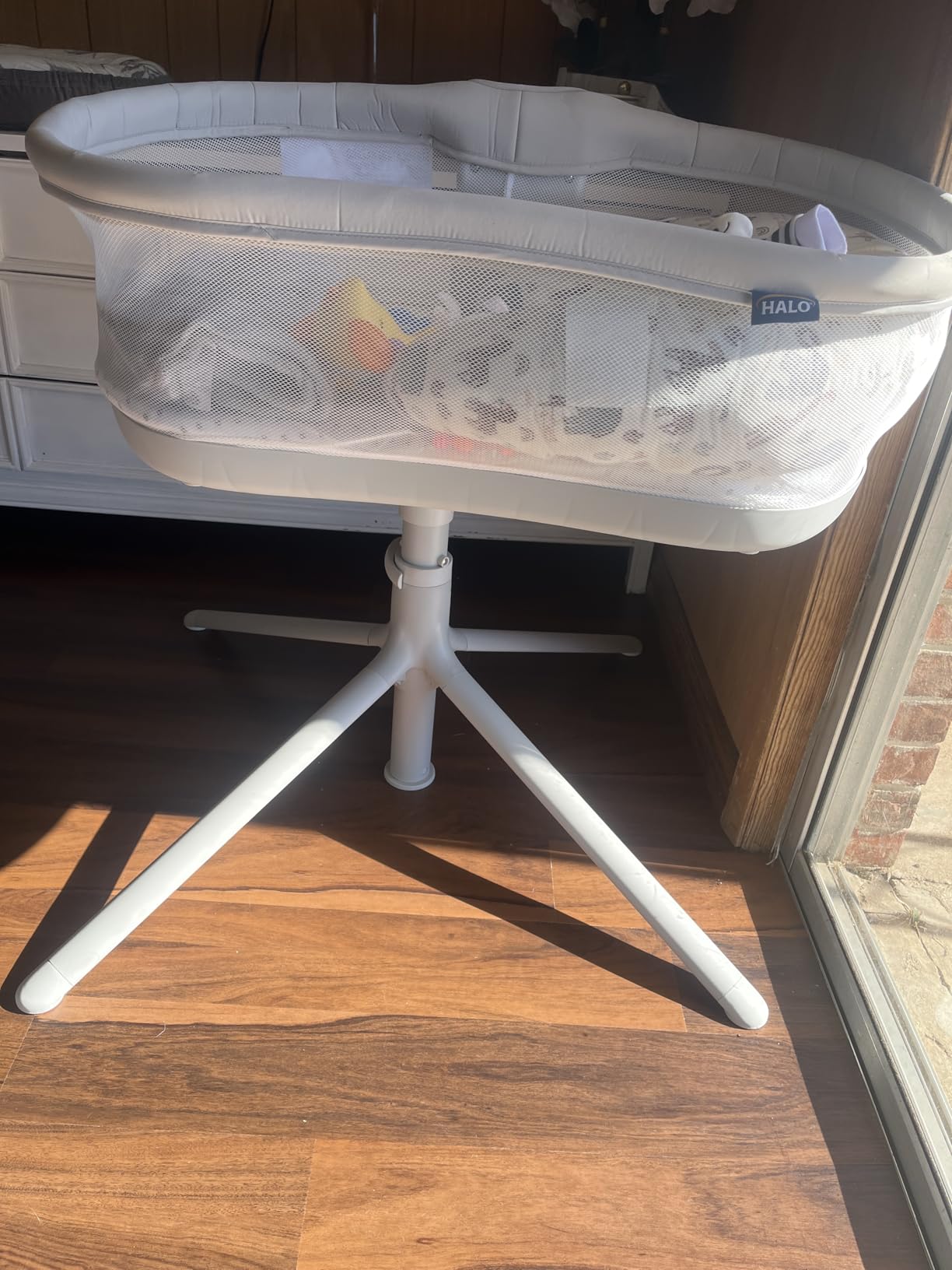 HALO BassiNest Swivel Sleeper 3.0 - Over-Bed Baby Bassinet with 360 Rotation, Adjustable Height, Breathable Mesh, Safe Close Sleeping, Lowering Wall for Easy Access, Feeding and C-Section Recovery customer photo 1