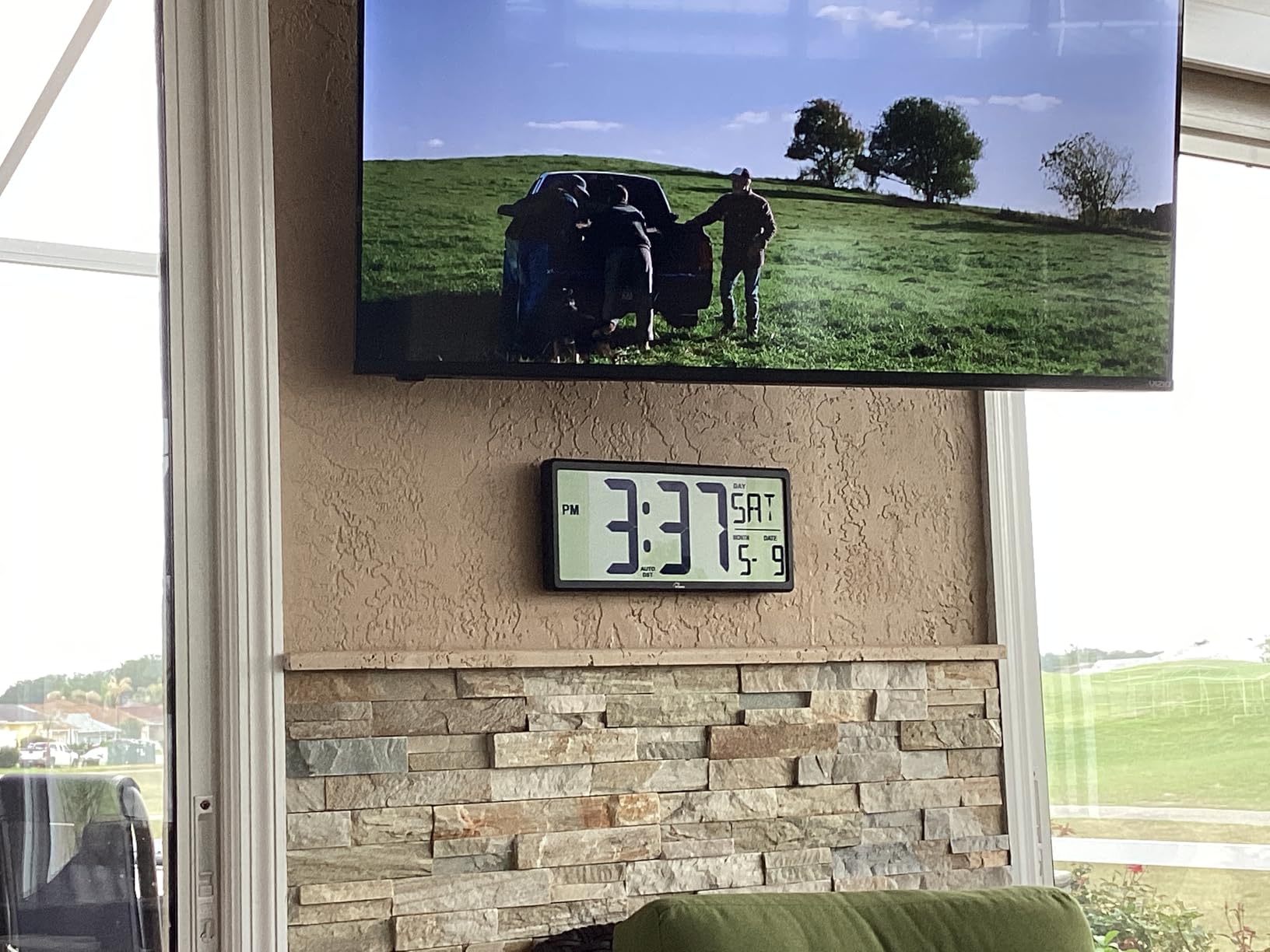 WallarGe 14.5'' Large Digital Wall Clock Battery Operated with Jumbo Numbers, Temperature and Date - Easy to Read and Set, Auto DST customer photo 2