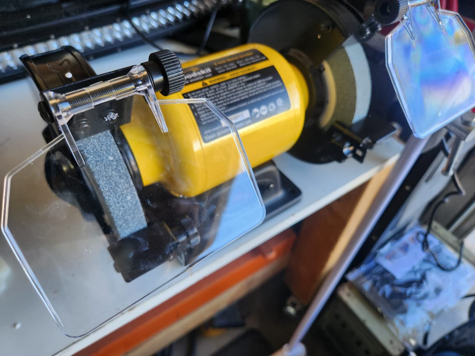 Woodskil 2.8-Amp 1/2HP 6-Inch High-Speed Bench Grinder, CSA Listed customer photo 1