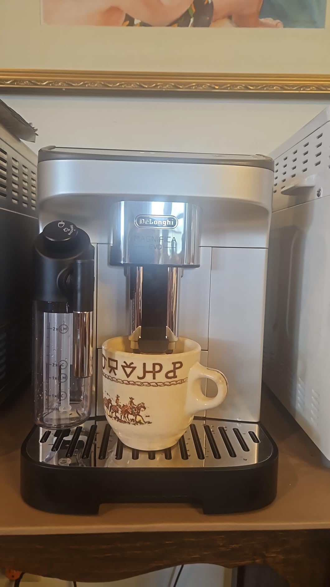 De'Longhi Magnifica Evo Automatic Espresso & Coffee Machine with Auto Milk Frother, Built-in Grinder & Auto-Clean Function, ECAM29084SB customer photo 1