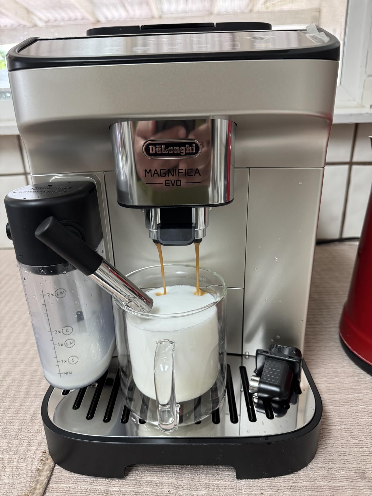 De'Longhi Magnifica Evo Automatic Espresso & Coffee Machine with Auto Milk Frother, Built-in Grinder & Auto-Clean Function, ECAM29084SB customer photo 2