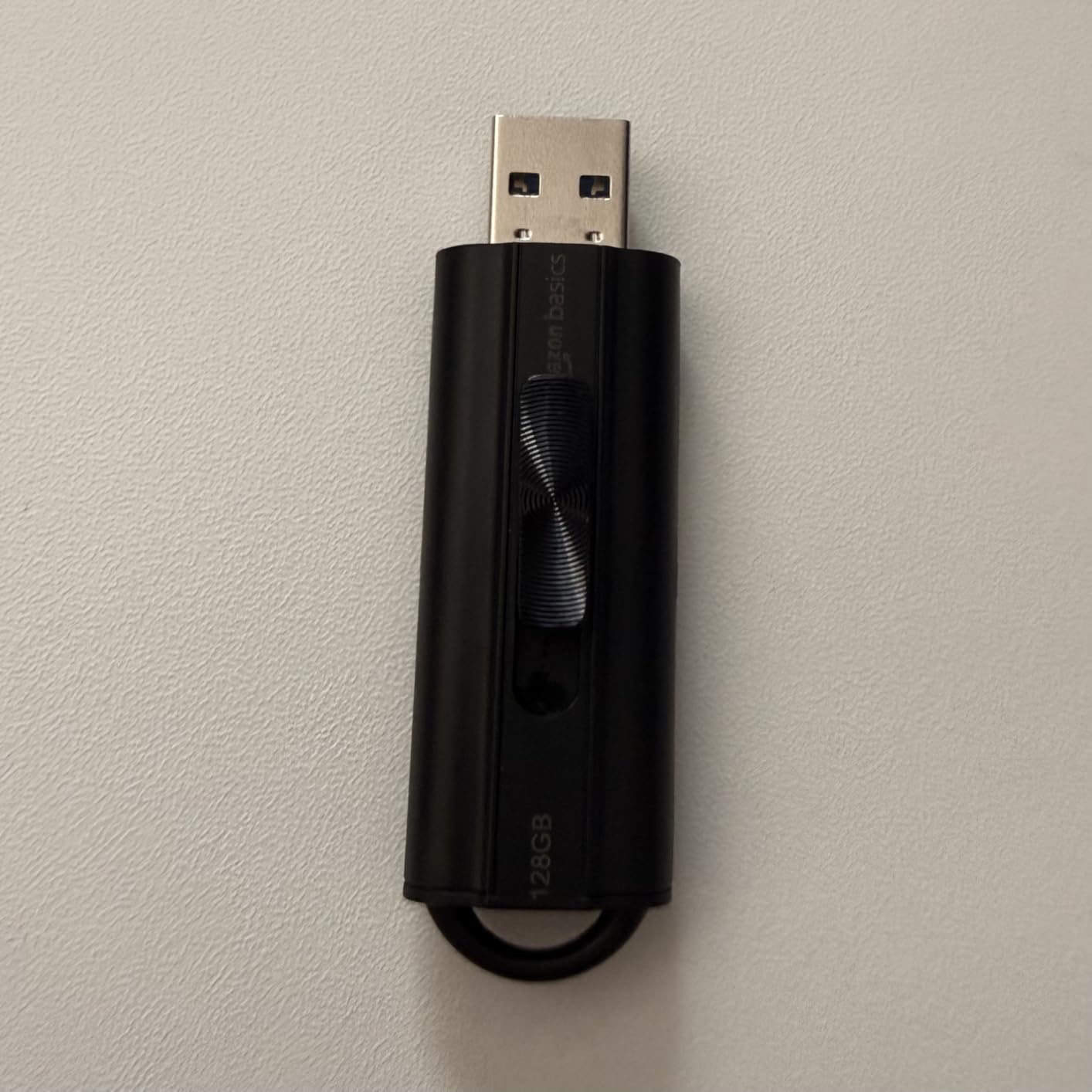 Amazon Basics 128 GB Ultra Fast USB 3.1 Flash Drive, Retractable, High-Speed Data Transfer Storage Device, Black customer photo 1