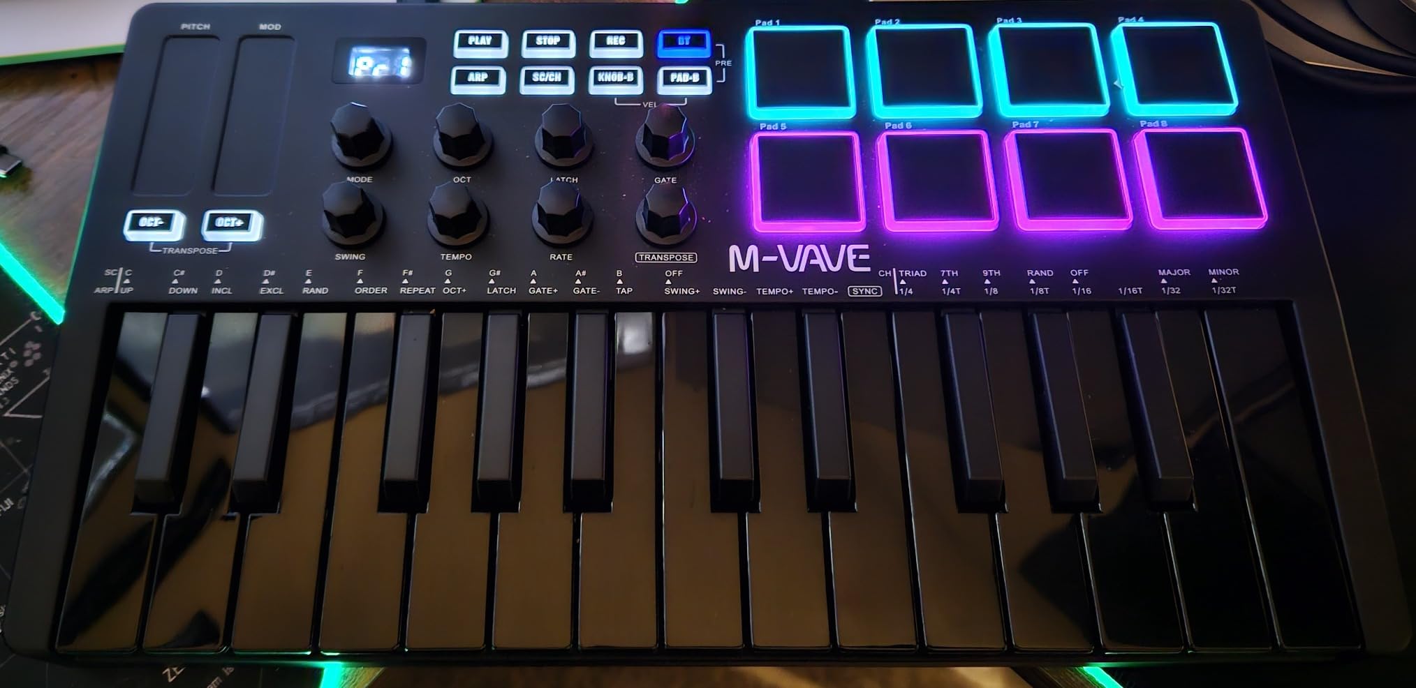 M-VAVE 25 Key USB MIDI Keyboard Controller With 8 Backlit Drum Pads, Bluetooth Semi Weighted Professional dynamic keybed 8 Knobs and Music Production,Software Included (Black) customer photo 2