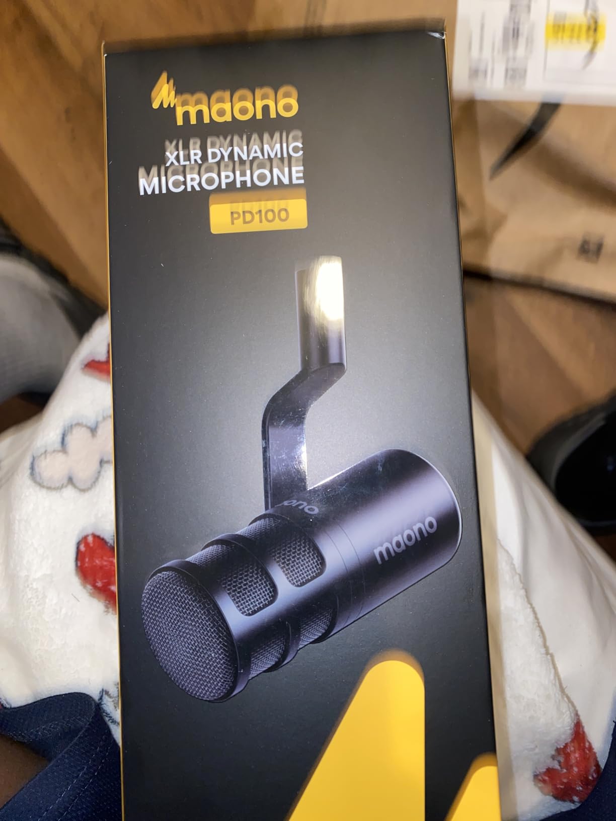 MAONO XLR Podcast Microphone, Cardioid Studio Dynamic Mic for Vocal Recording, Streaming, Voice-Over, Voice Isolation Technology customer photo 1