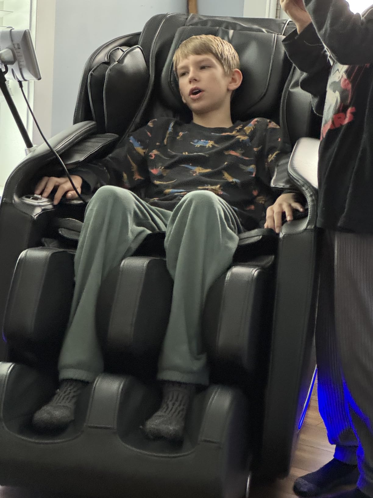 Real Relax Massage Chair Full Body with Unique Phone Controller, Heart and Blood Measurement, Zero Gravity 3D SL-Track Recliner with APP Control, Child Lock, Pause Button, Back Pad, Favor-06, Blue customer photo 2