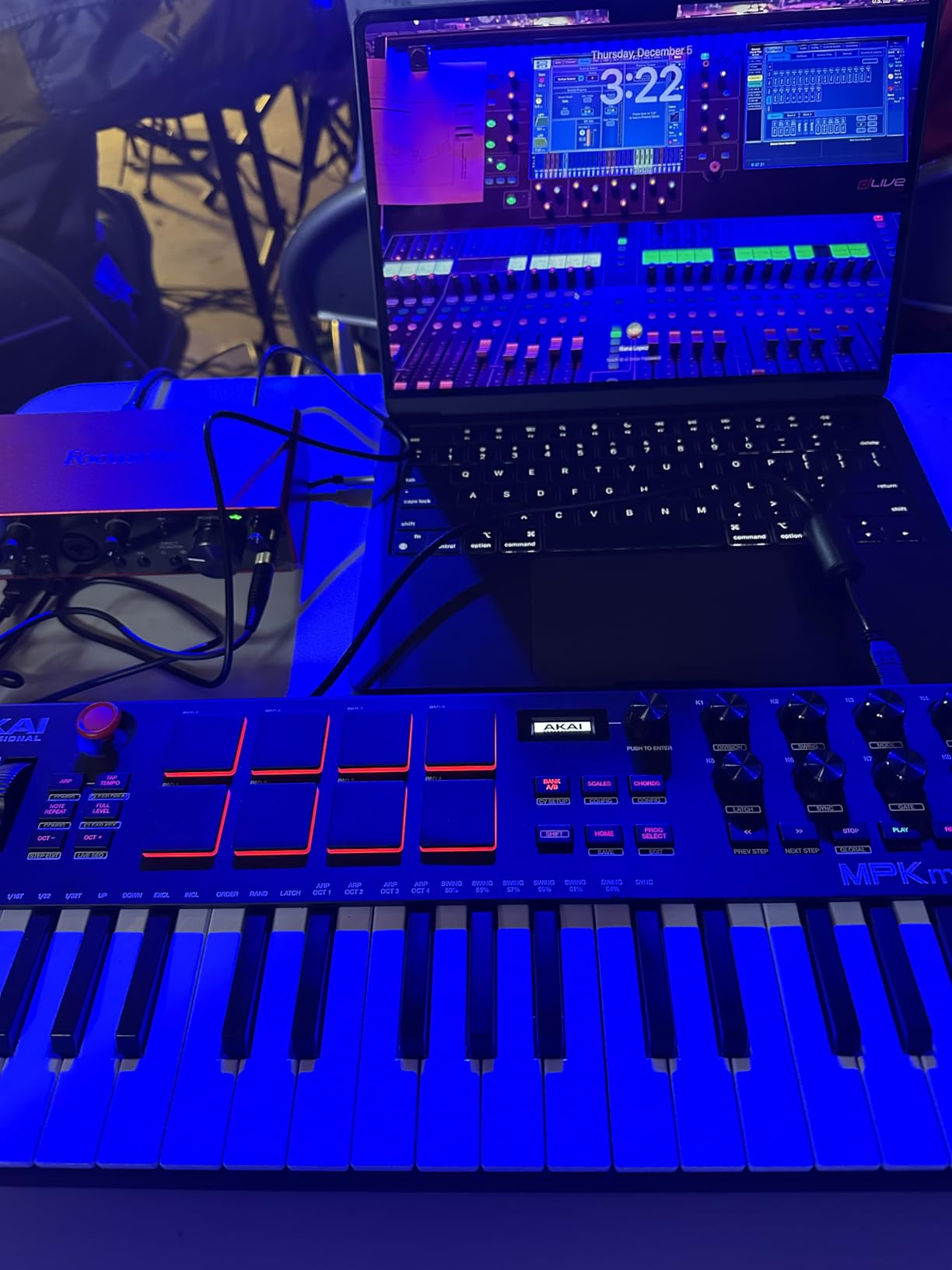 Akai Professional MPK Mini Plus - USB MIDI Keyboard Controller with 37 Mini Keys, 8 MPC Pads, Sequencer, MIDI/CV/Gate I/O and Native Instruments Sound Package customer photo 2