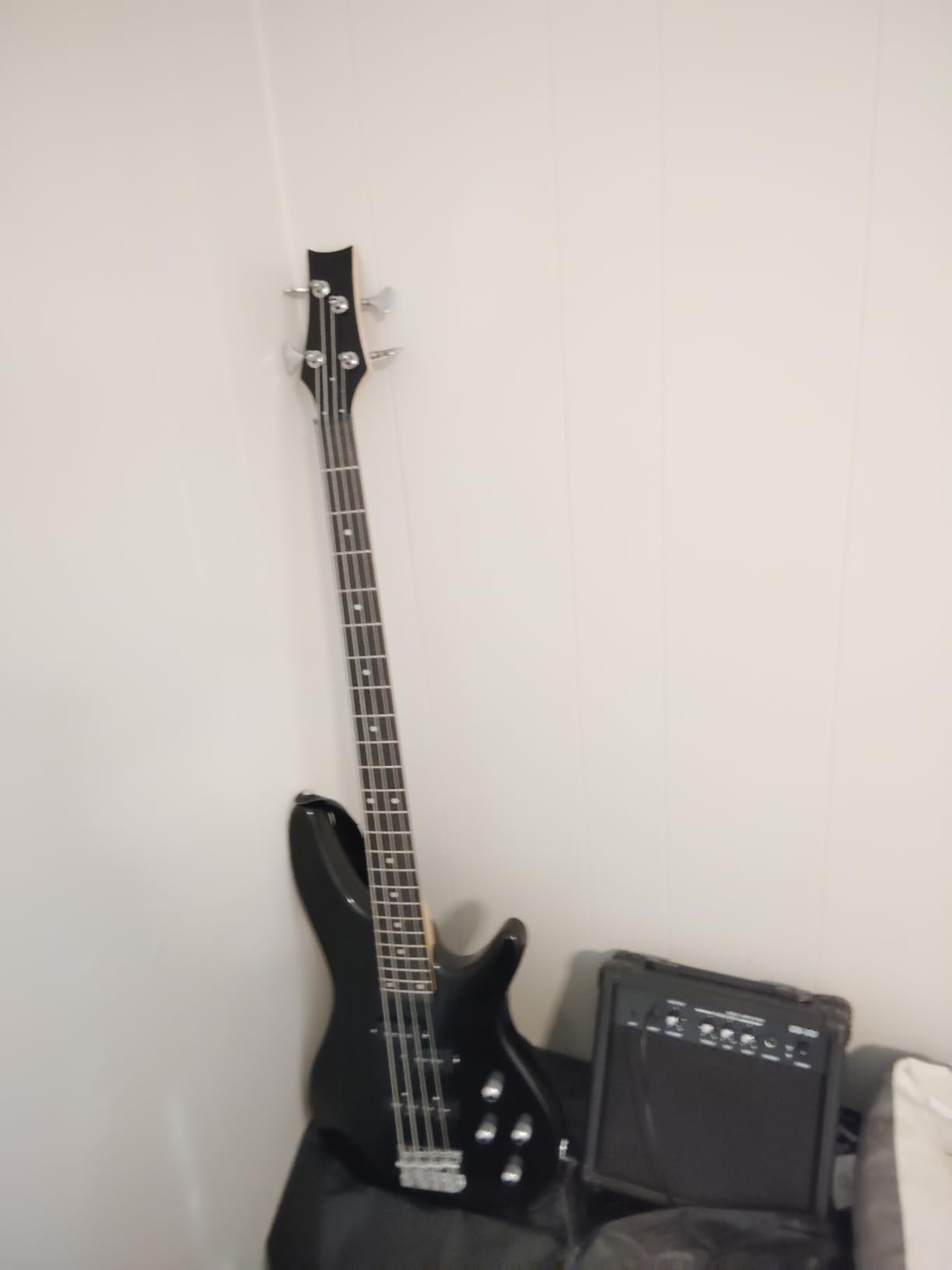 Ktaxon Electric Bass Guitar 4 String Bass Guitar with 20 Watt Amplifier, PJ Type Pickup, Naturally air-dried Maple Neck, Rosewood Fretboard, Basswood Body(Black) customer photo 2