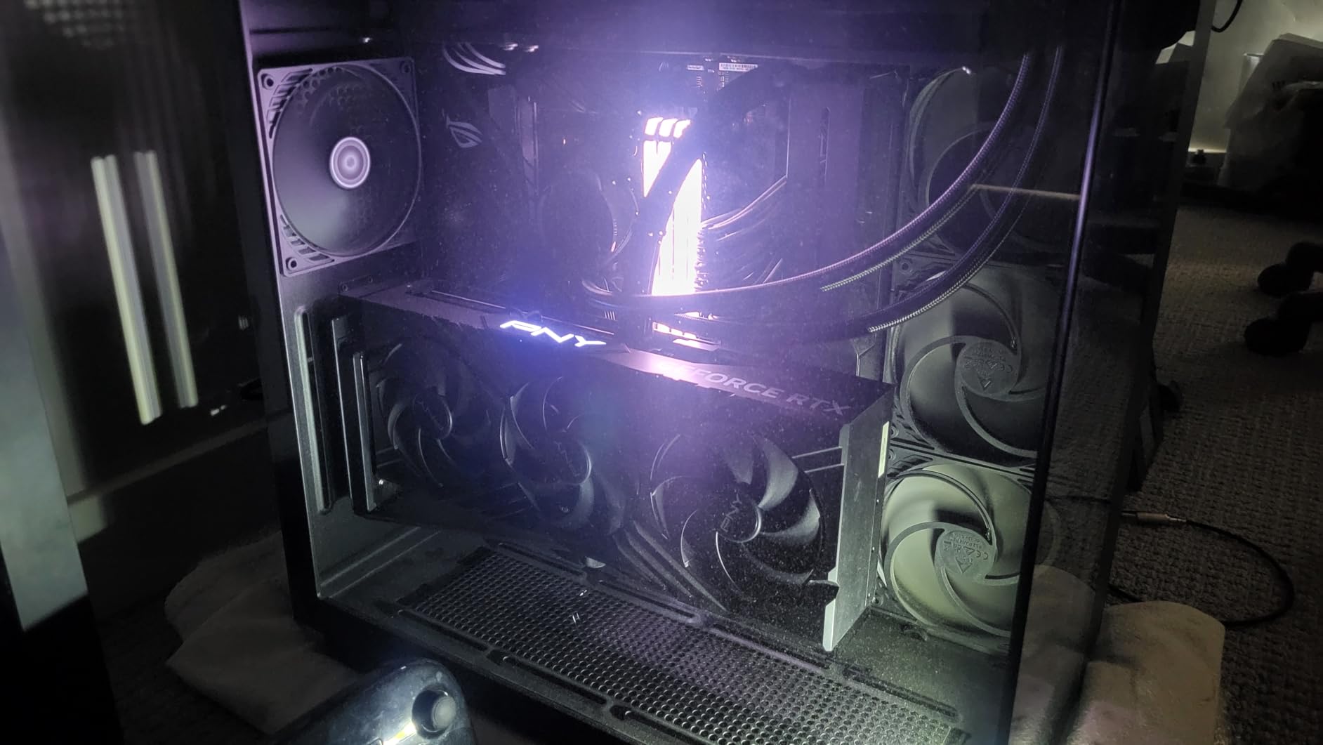 PNY GeForce RTX 4090, 24GB GDDR6X, Verto Triple Fan, Graphics Card, DLSS 3, 384-Bit, PCIe 4.0, HDMI/DisplayPort, NVIDIA customer photo 1