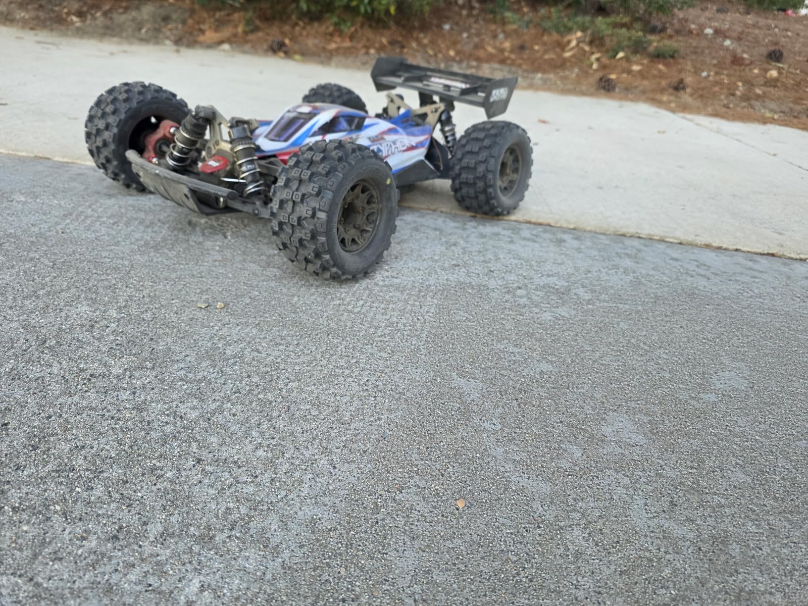 ARRMA 1/8 TLR Tuned Typhon 6S 4WD BLX Buggy RTR customer photo 1