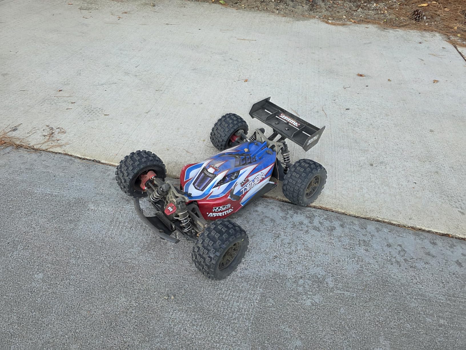 ARRMA 1/8 TLR Tuned Typhon 6S 4WD BLX Buggy RTR customer photo 2