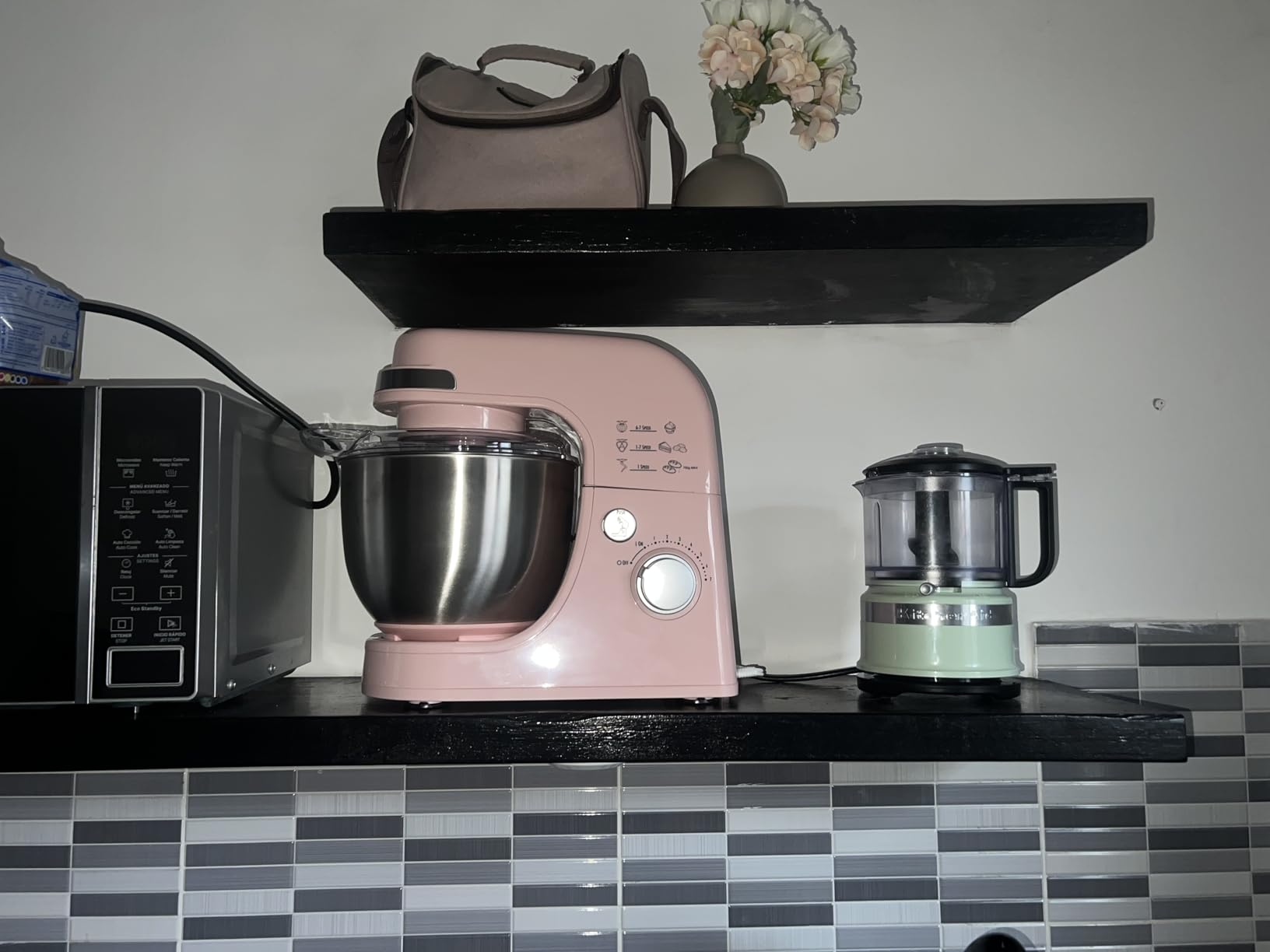 Hamilton Beach Electric Stand Mixer, 4 Quarts, Dough Hook, Flat Beater Attachments, Splash Guard, 7 Speeds with Whisk, Silver customer photo 1