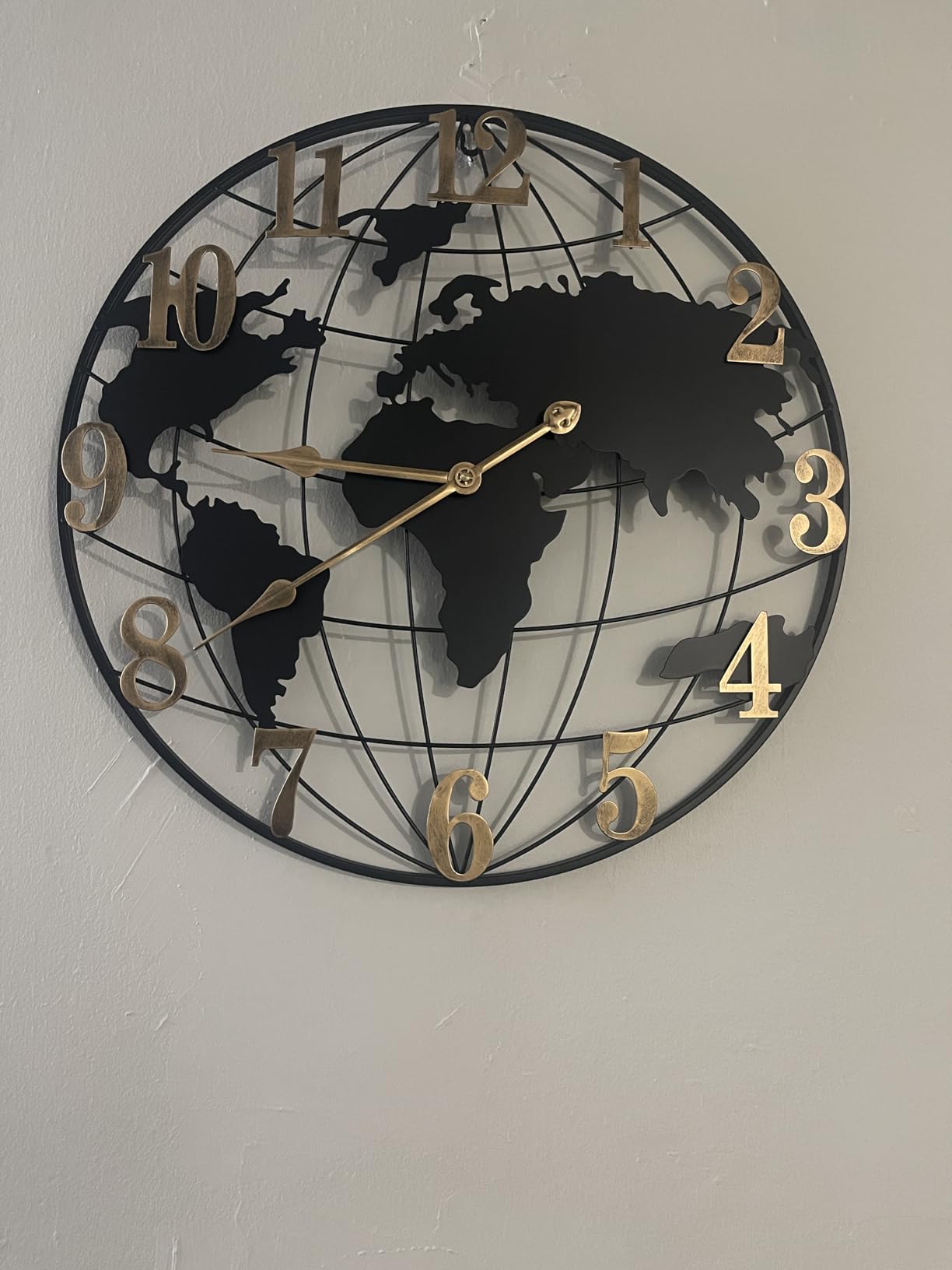 Large World Map Wall Clock, Metal Minimalist Modern Clock, Round Silent Non-Ticking Battery Operated Wall Clocks for Living Room/Home/Kitchen/Bedroom/Office/Farmhouse Decor (24 Inch) customer photo 2