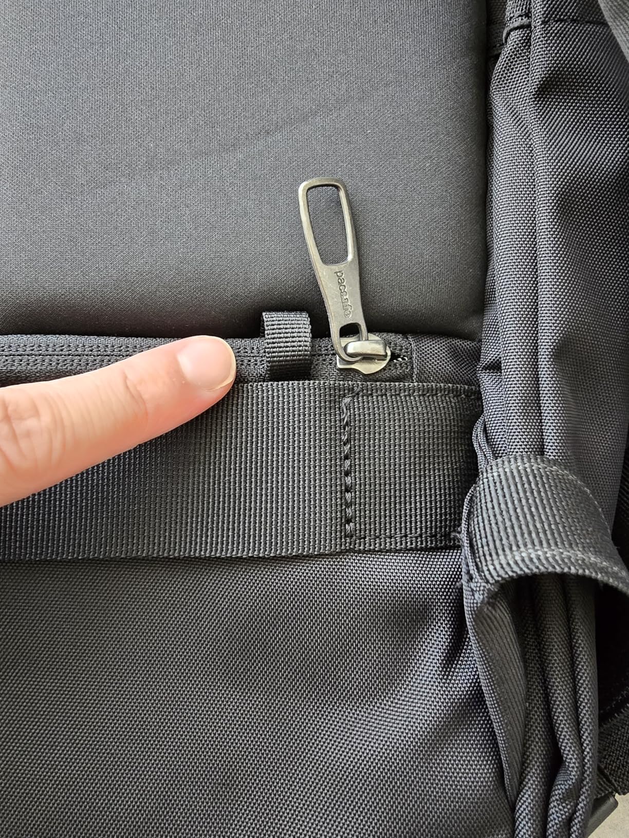 Pacsafe Metrosafe X Anti Theft 25L Backpack with Padded 16 inch Laptop Sleeve customer photo 1