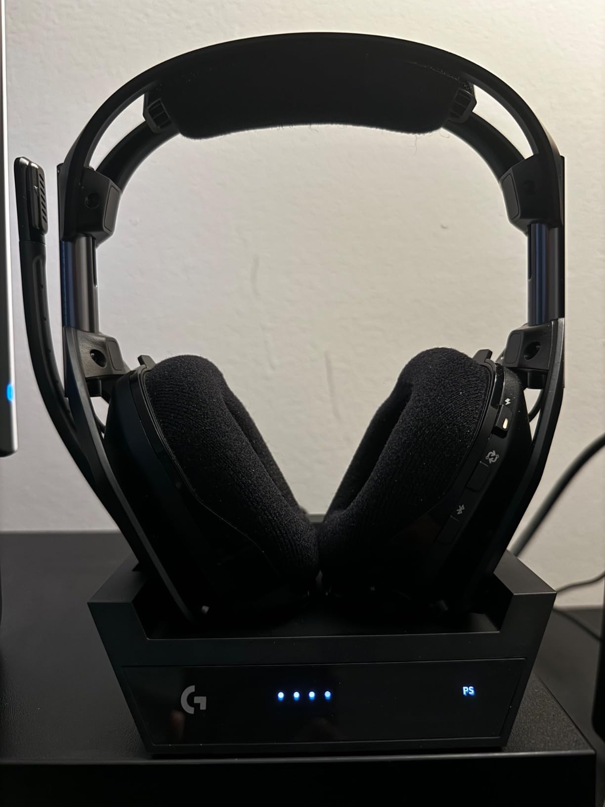 Logitech G Astro A50 X Multi-Platform Wireless Gaming Headset + Base Station for PS5/Xbox/PC: PLAYSYNC Video & Audio Switcher, HDMI 2.1 4K 120Hz VRR, <24bit/48kHz, 24hr Battery, 2.4GHz & BT - Black customer photo 2