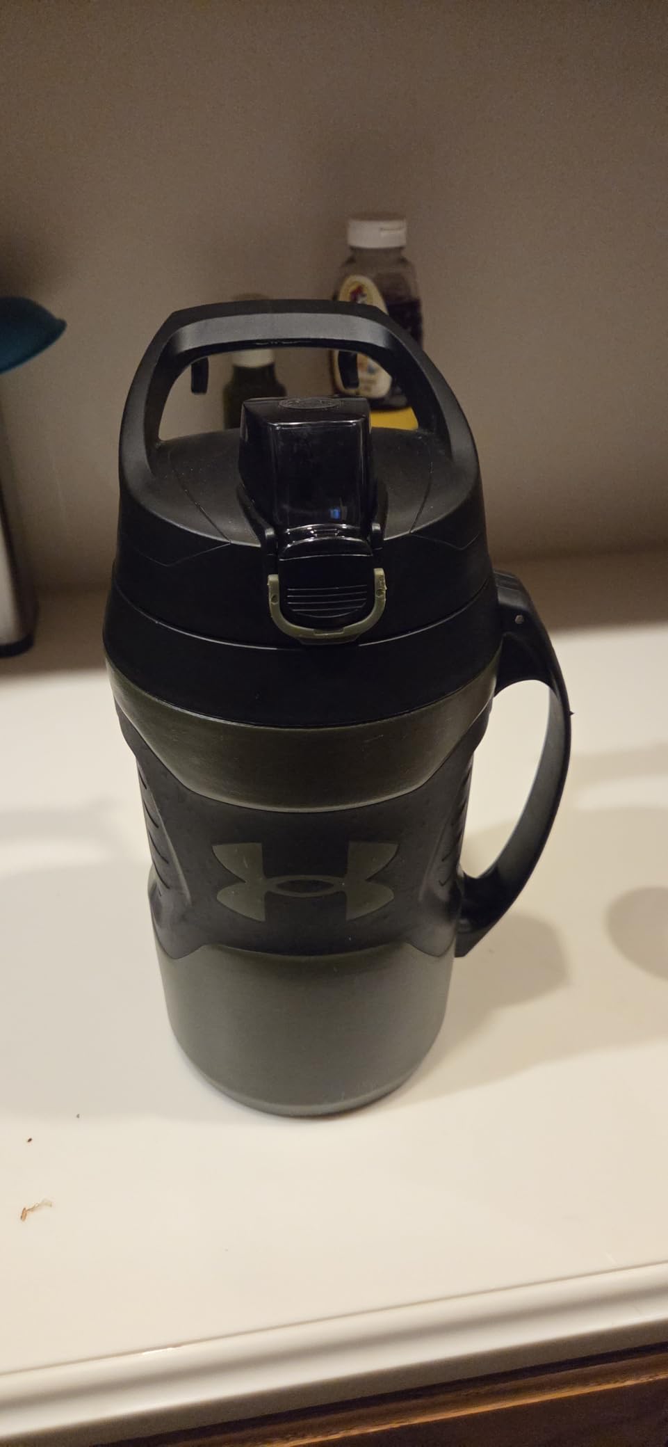 Under Armour Insulated Water Bottle with Handle & Fence Hook, Half Gallon Sports Water Jug, Leak-Resistant & BPA-Free for Baseball, Football & Gym - Black/Black, 64oz customer photo 1