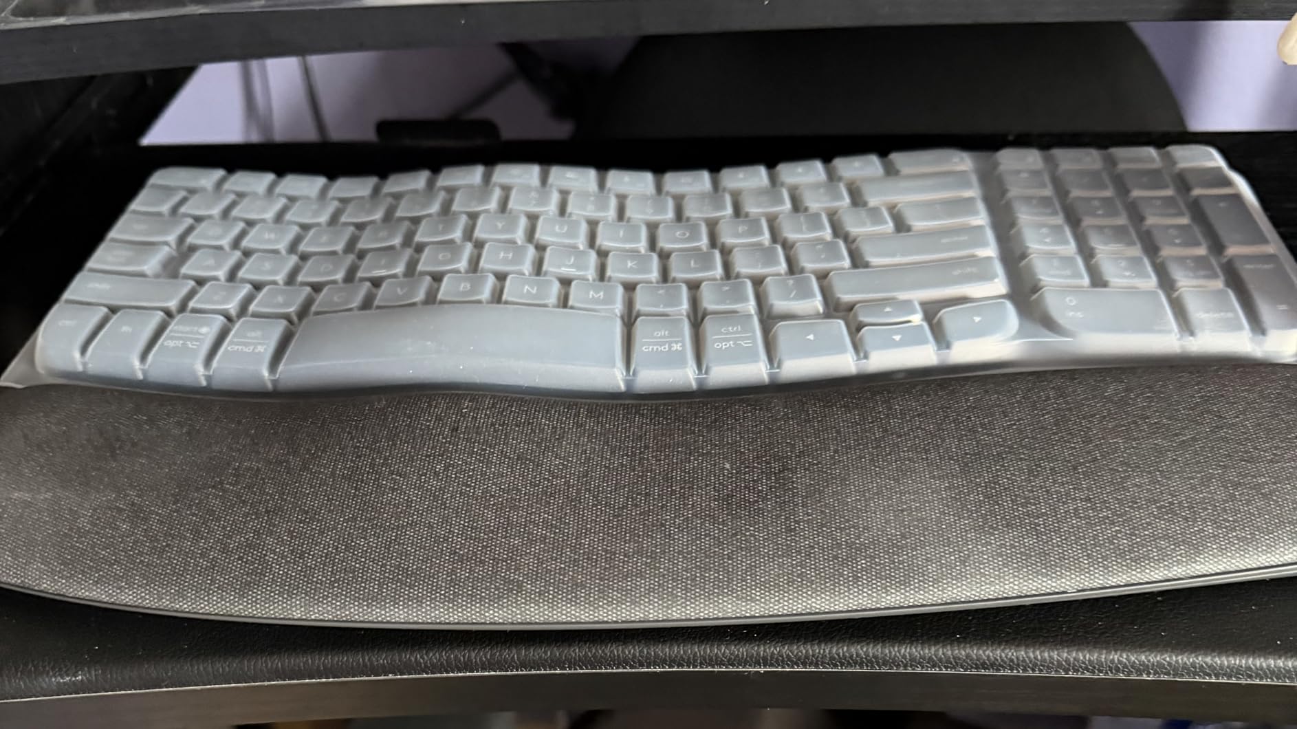 Logitech Wave Keys Wireless Ergonomic Keyboard with Cushioned Palm Rest, Comfortable Natural Typing, Easy-Switch, Bluetooth, Logi Bolt Receiver, for Multi-OS, Windows/Mac - Graphite customer photo 2