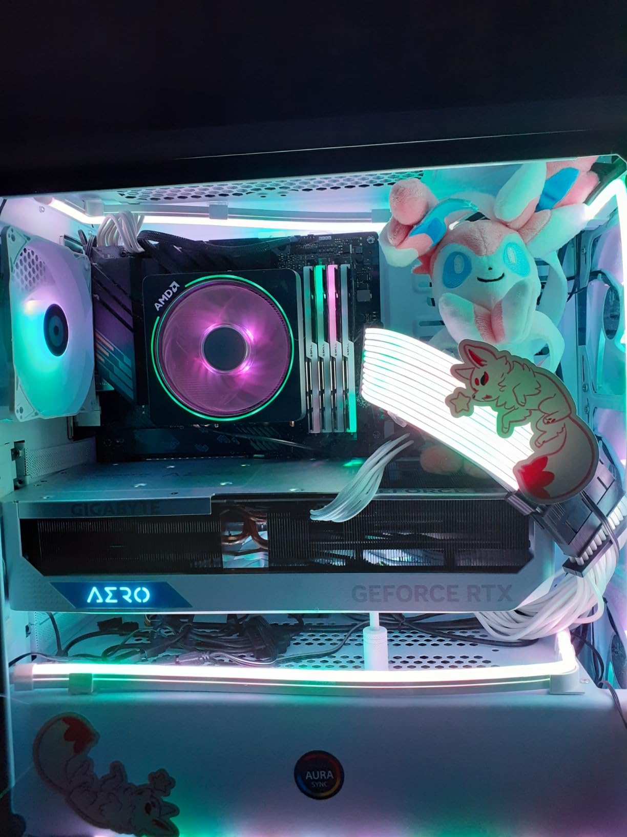 GIGABYTE GV-N4090AERO OC-24GD GeForce RTX 4090 AERO OC 24G Graphics Card, 3X WINDFORCE Fans, 24GB 384-bit GDDR6X customer photo 1
