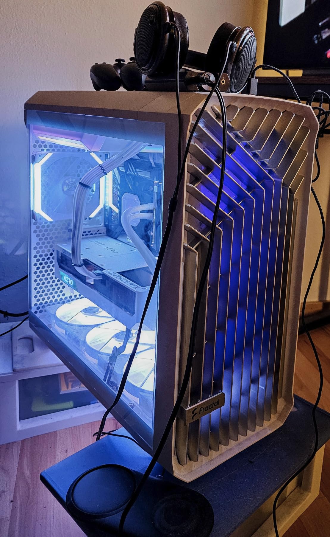GIGABYTE GV-N4090AERO OC-24GD GeForce RTX 4090 AERO OC 24G Graphics Card, 3X WINDFORCE Fans, 24GB 384-bit GDDR6X customer photo 2
