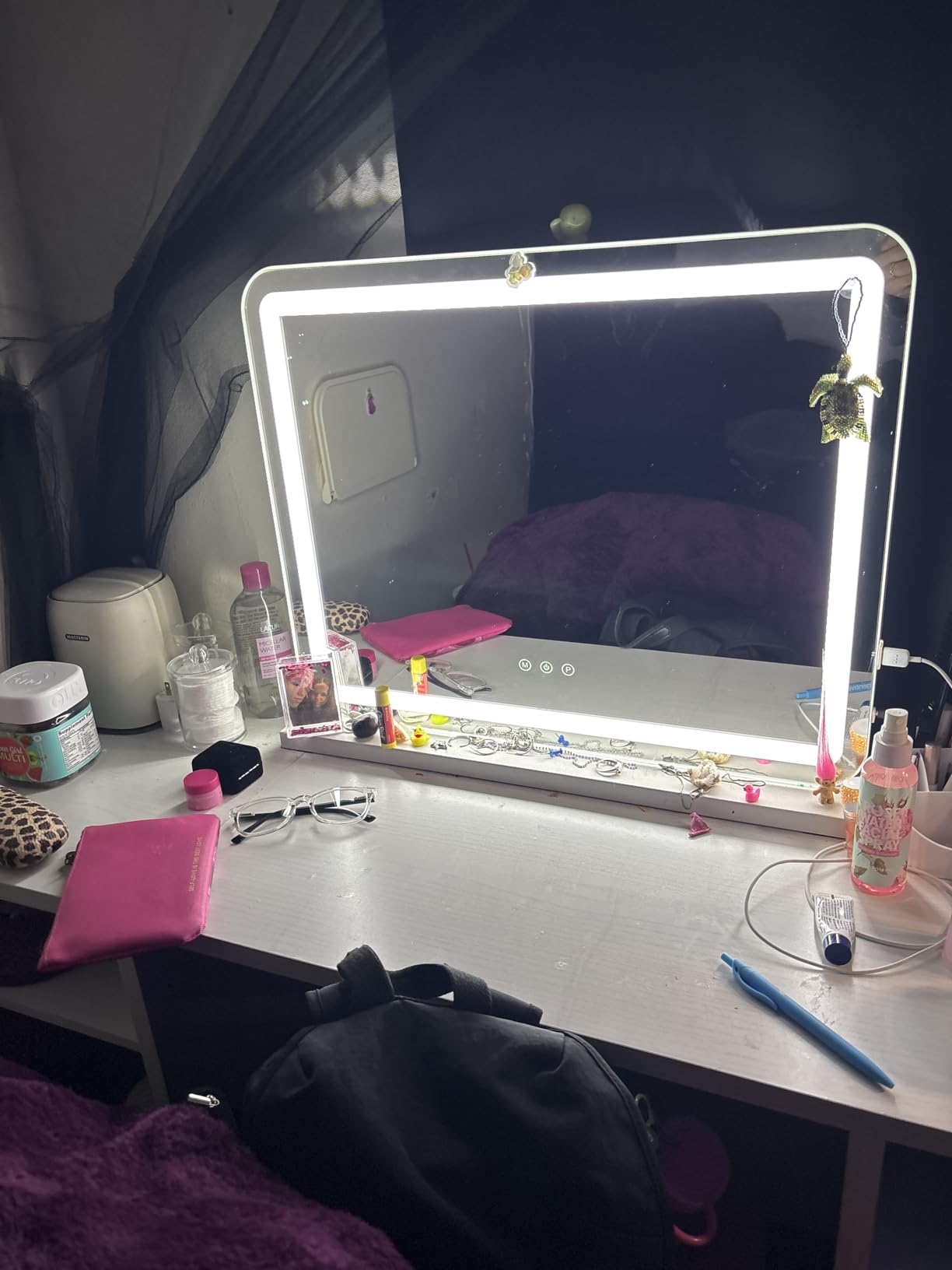 ZL ZELing Vanity Mirror with Lights, 23 Inch Large Makeup Mirror with LED Lights, Smart Touch Dimmable 3-Color Light, Memory Function, USB Charging Port, and Magnifying Glass customer photo 1