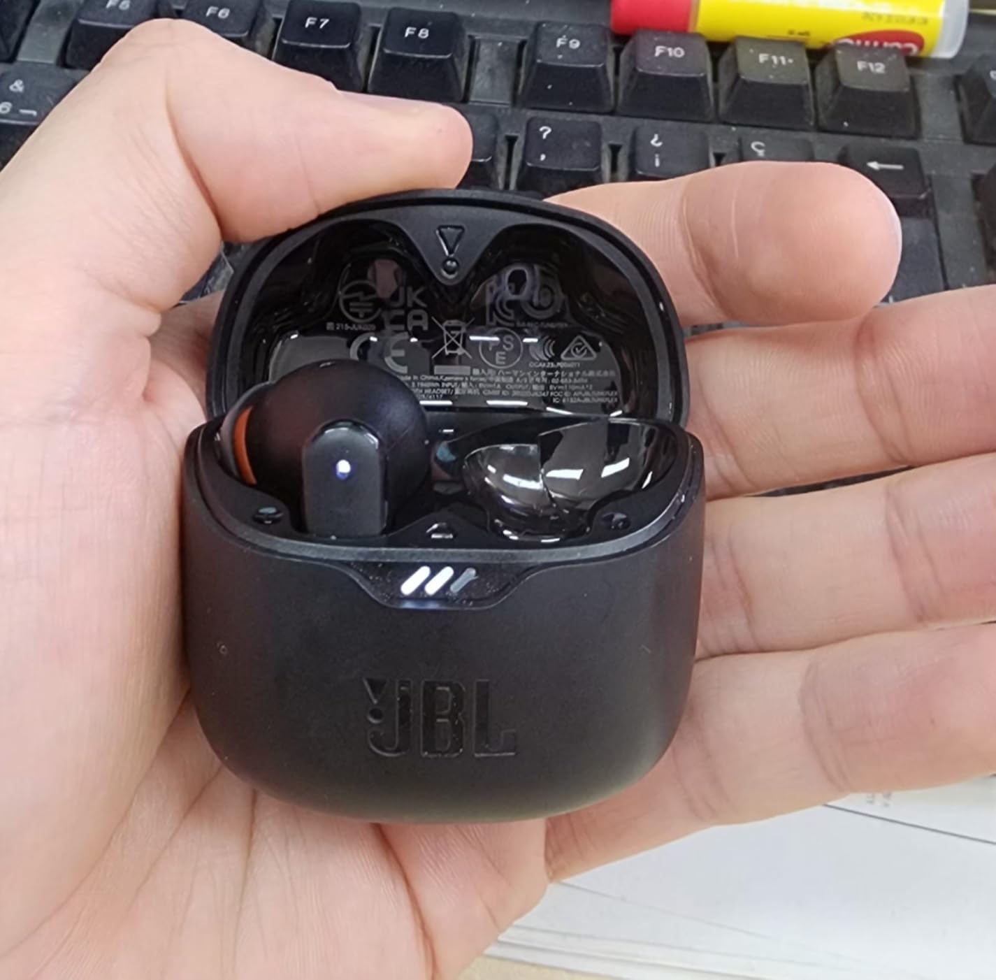 JBL Tune Flex - True Wireless Noise Cancelling Earbuds (Black), Small customer photo 2