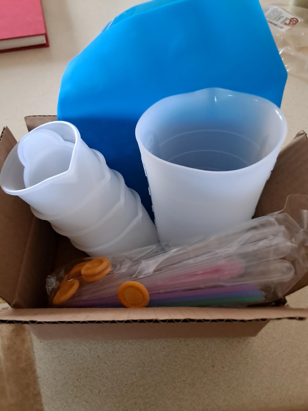 Creahaus 1000ML Large Silicone Measuring Cups for Resin, Easy to Read 36oz Silicone Mixing Bowl with 100ML Mixing Cup, Easy Clean Reusable Epoxy Resin Supplies with Stir Stick, Pipettes customer photo 1