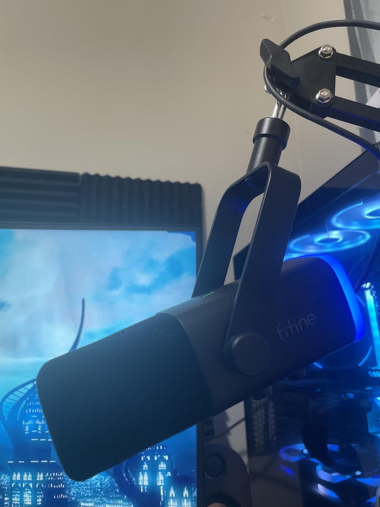FIFINE XLR/USB Gaming Microphone Set, Dynamic PC Mic for Streaming Podcasting, Computer RGB Mic Kit with Boom Arm Stand, Mute Button, Headphones Jack, for Recording Vocal Voice-Over-AmpliGame AM8T customer photo 1