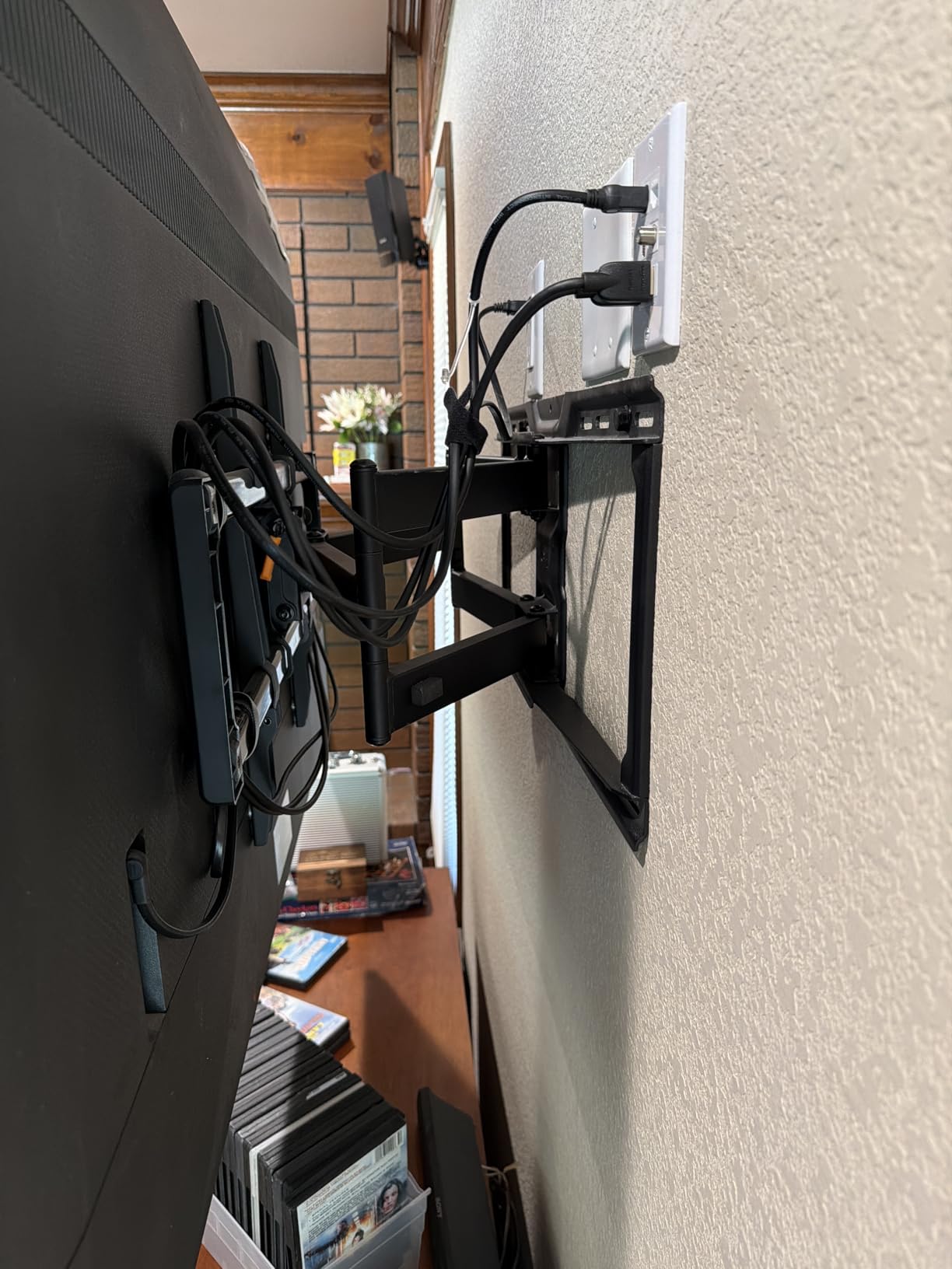 Perlegear UL-Listed Full Motion TV Wall Mount for 42-90 Inch TVs up to 150 lbs, Pre-Assembled TV Mount with Tool-Free Tilt, Swivel, Extension, Max VESA 600 x 400mm, 12