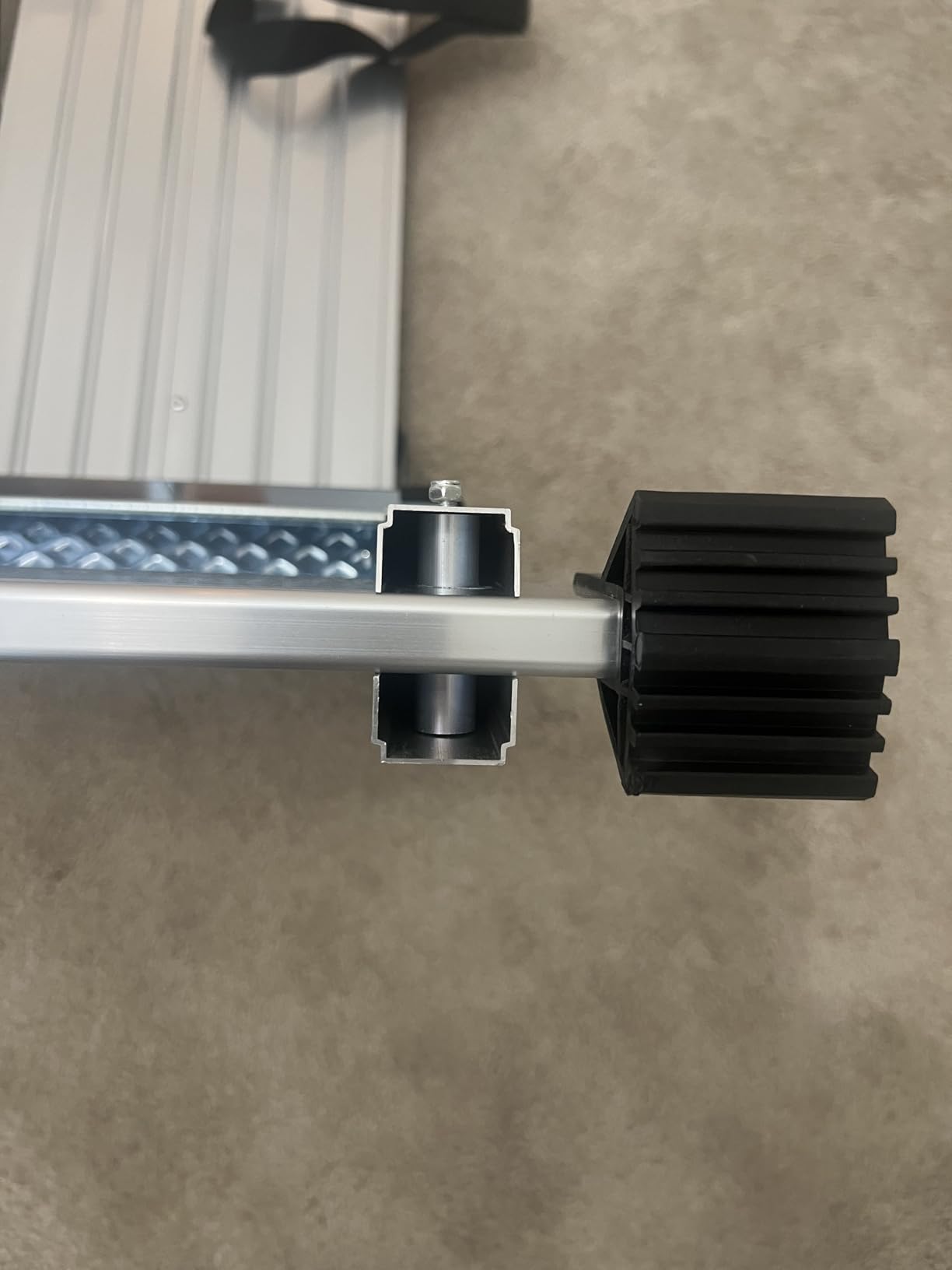 VEVOR Folding Work Platform, 30x12x20 Aluminum Drywall Stool Ladder, 330 lbs Load Capacity Heavy Duty Work Bench customer photo 2