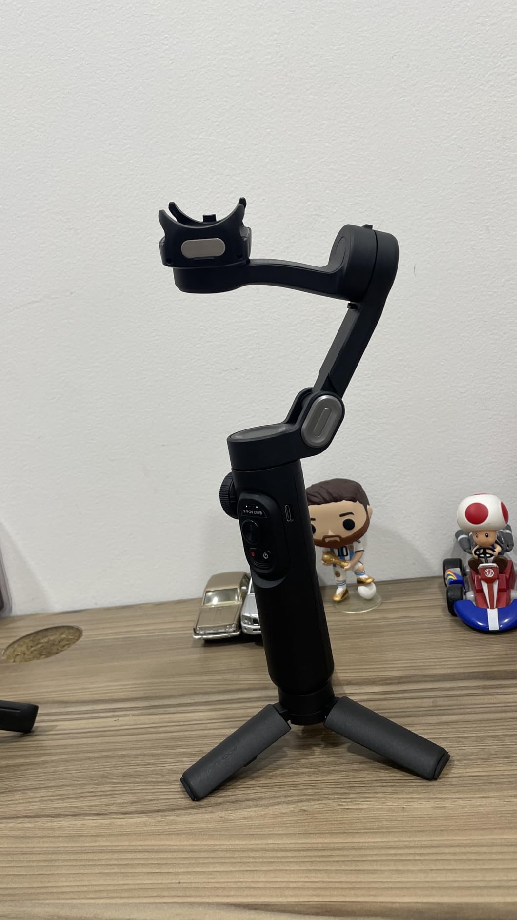 AOCHUAN Phone Gimbal Stabilizer, 3-Axis Smartphone Foldable Handheld Gimbal for iPhone with Focus Wheel, TikTok/YouTube Vlog Stabilizer for iPhone 17/16/15/14/13 Pro Max & Android - Smart XE customer photo 1