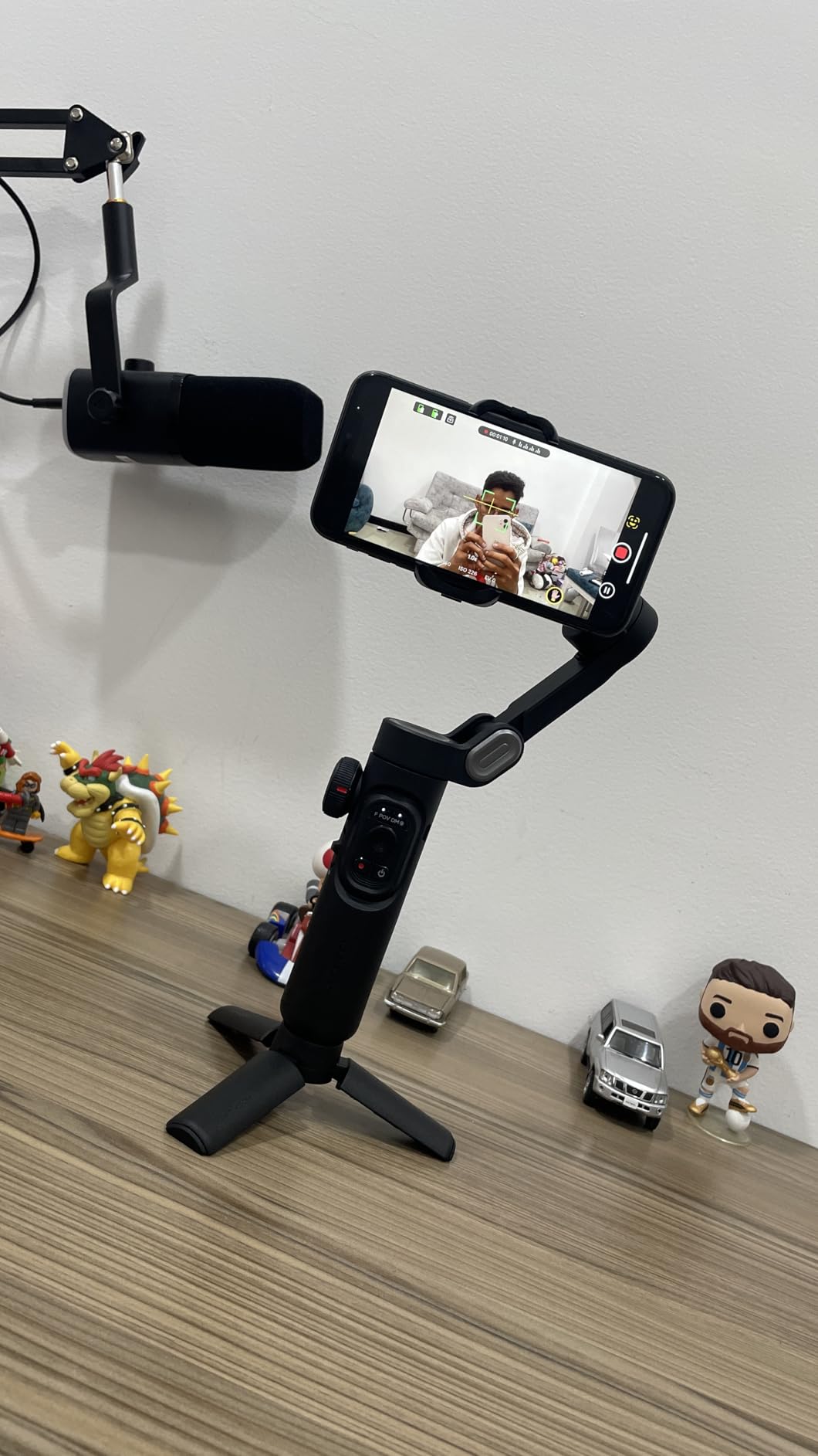 AOCHUAN Phone Gimbal Stabilizer, 3-Axis Smartphone Foldable Handheld Gimbal for iPhone with Focus Wheel, TikTok/YouTube Vlog Stabilizer for iPhone 17/16/15/14/13 Pro Max & Android - Smart XE customer photo 2
