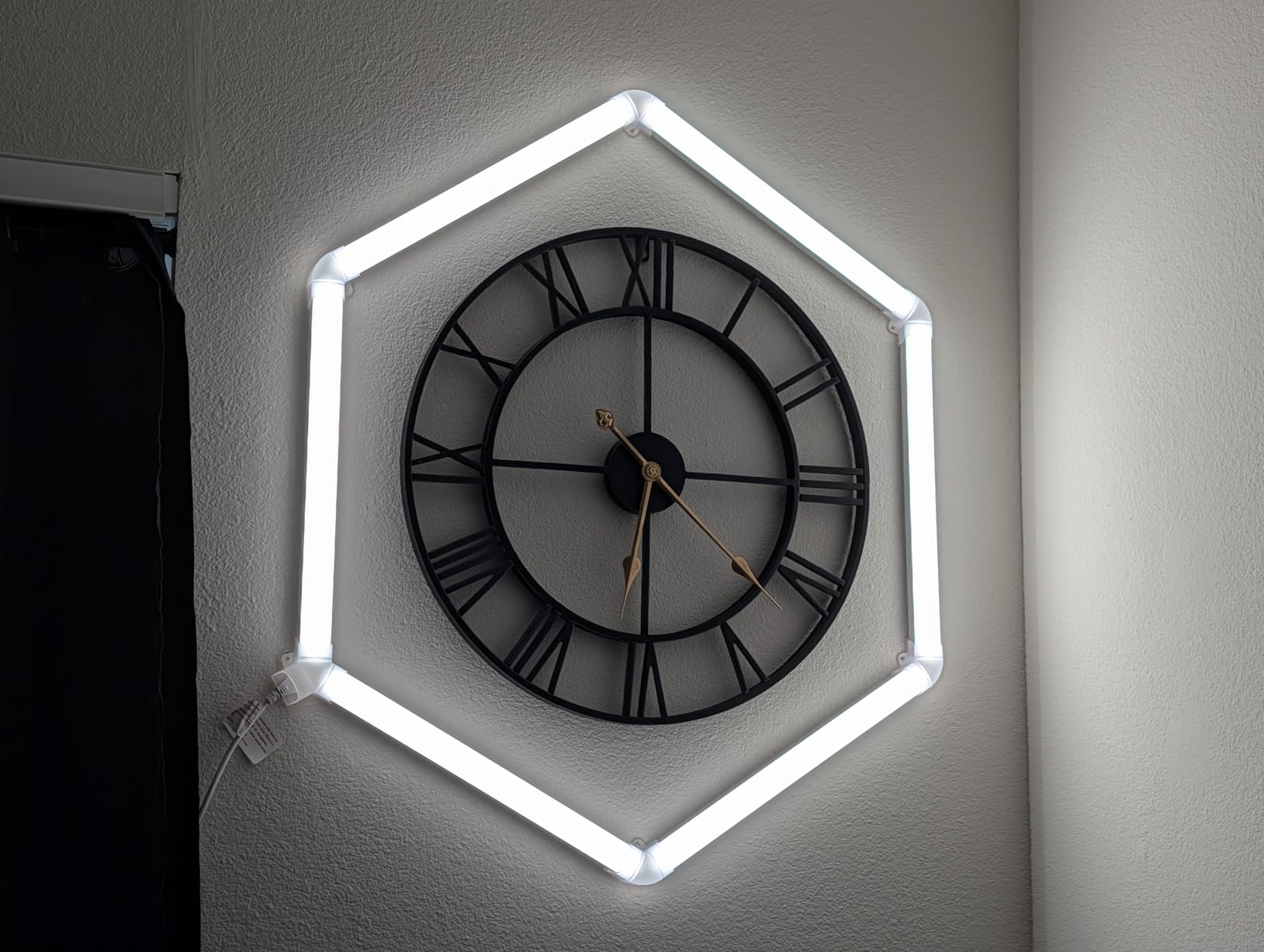 Pytha Sight 30 Inch Extra Large Giant Wall Clock, Oversized Round Silent Vintage Industrial Black Metal Farmhouse Big Roman Numeral Wall Clocks for Living Room, Kitchen, Bedroom Home Decor customer photo 1