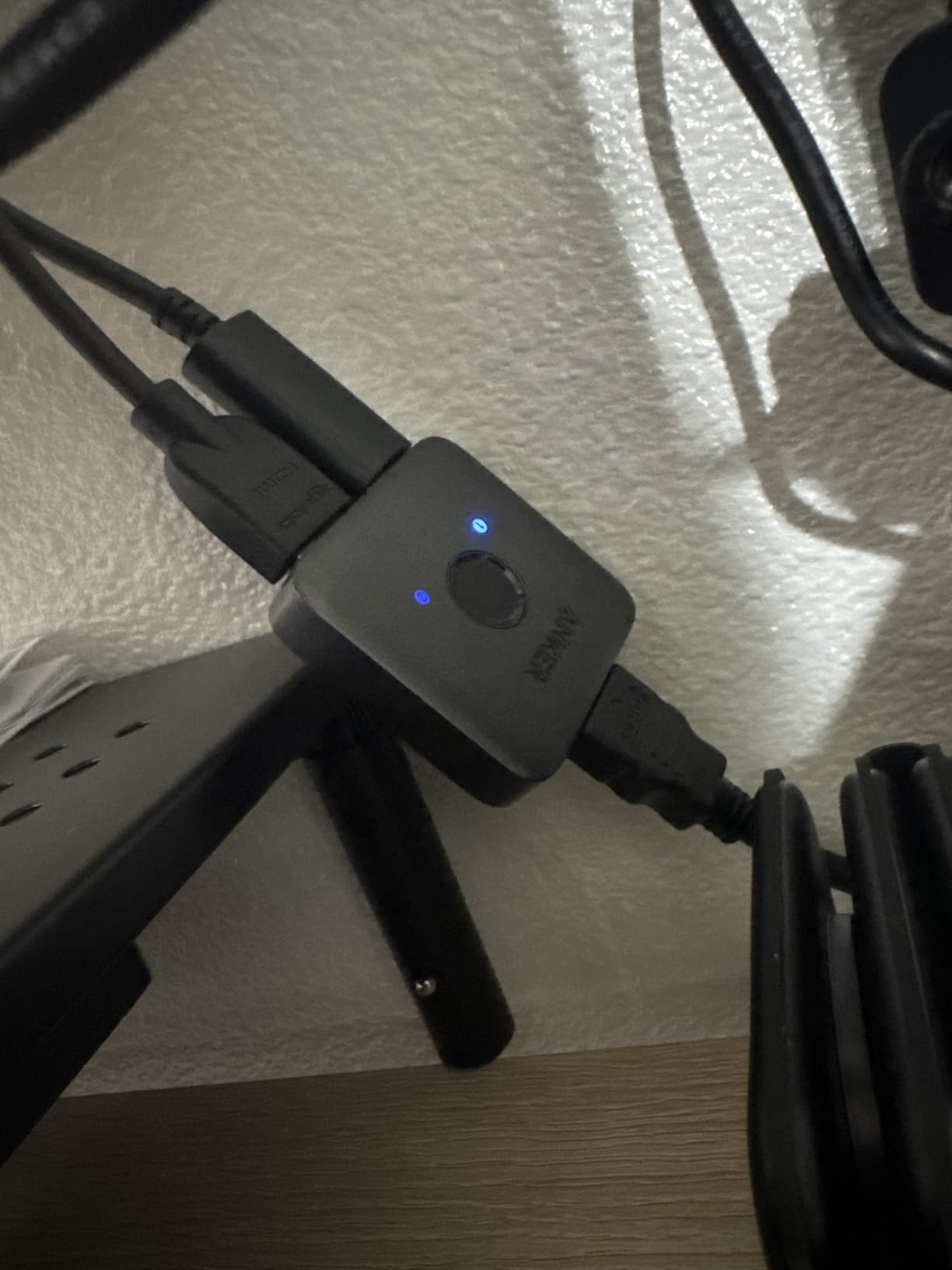 Anker HDMI Switch, 4K@60Hz HDMI Switcher, 2 in 1 Out with Smooth Finish, Supports HDR, 3D, Dolby, Compatible with Laptops, PC, Xbox Series, PS5 / PS4, Projector, and More customer photo 1