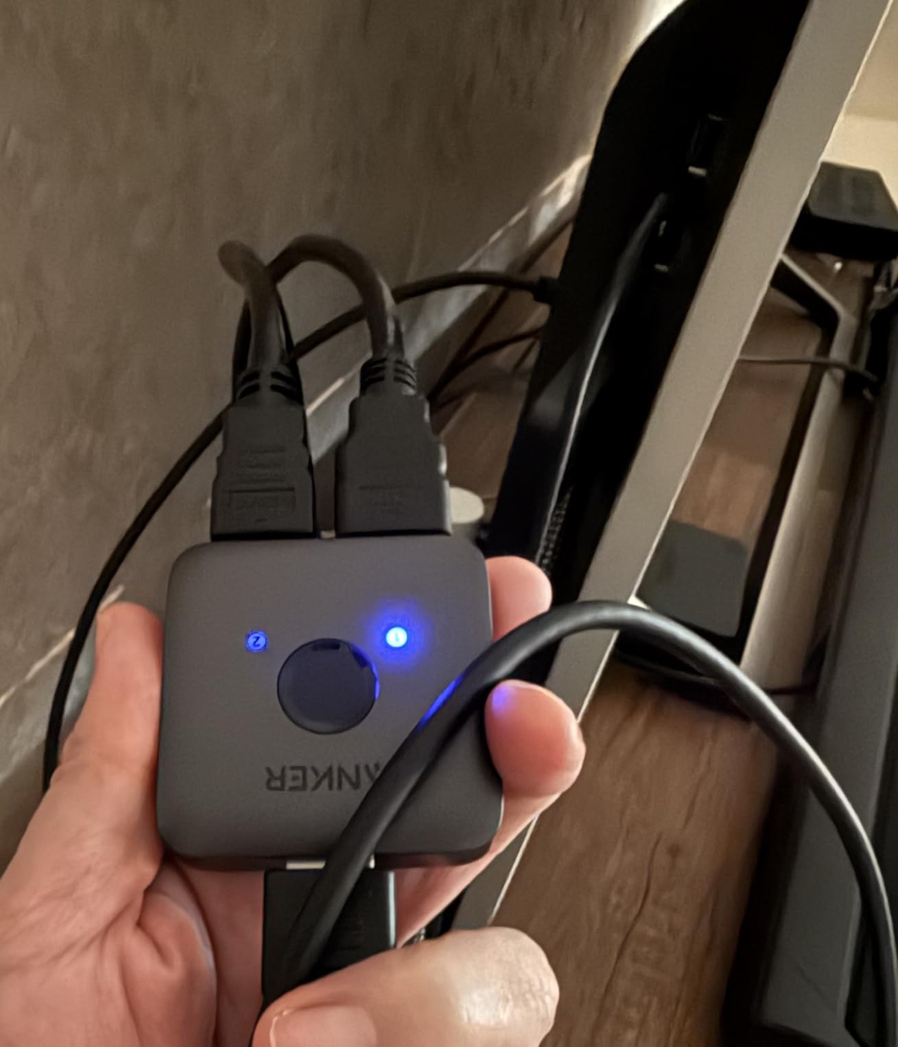 Anker HDMI Switch, 4K@60Hz HDMI Switcher, 2 in 1 Out with Smooth Finish, Supports HDR, 3D, Dolby, Compatible with Laptops, PC, Xbox Series, PS5 / PS4, Projector, and More customer photo 2