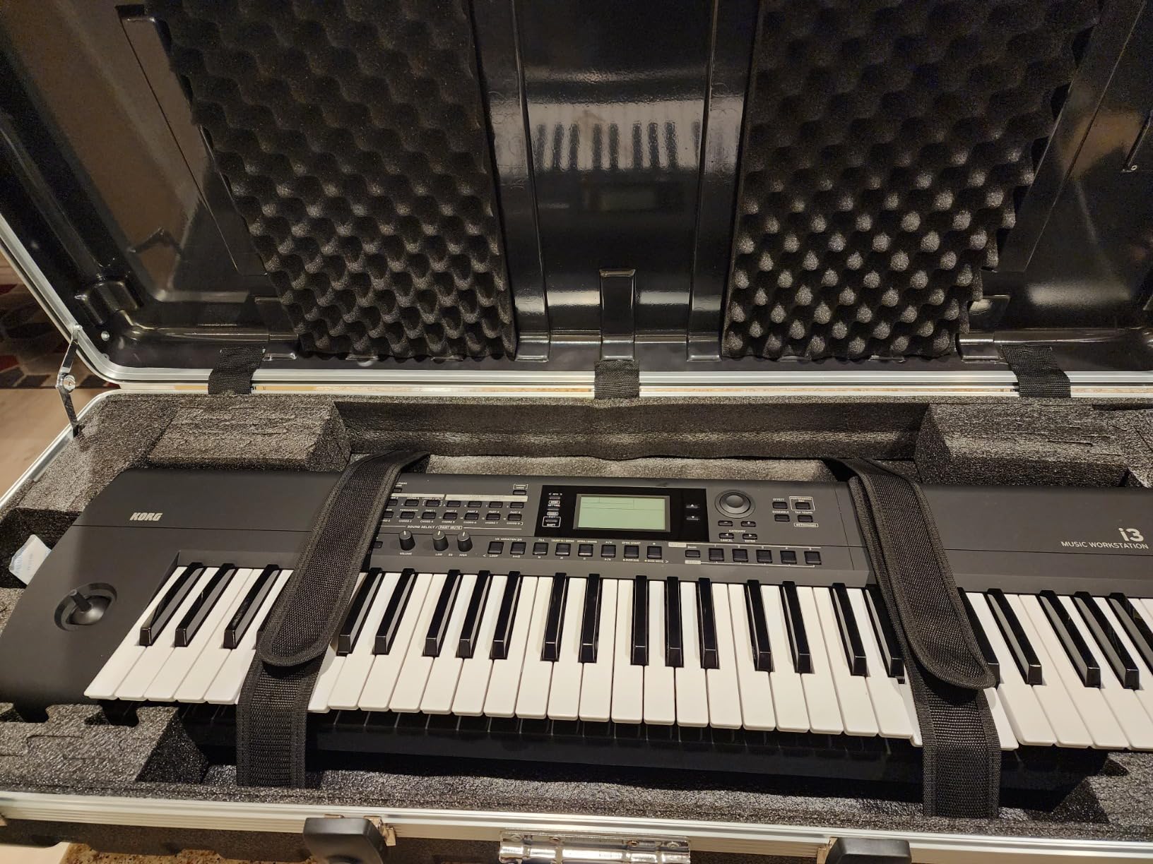 Sound Town Plywood 88-Note Keyboard ATA Flight Case, with Recessed Wheels, Handles and Latches, High-density Foam Interior (STRC-KB88W) customer photo 2